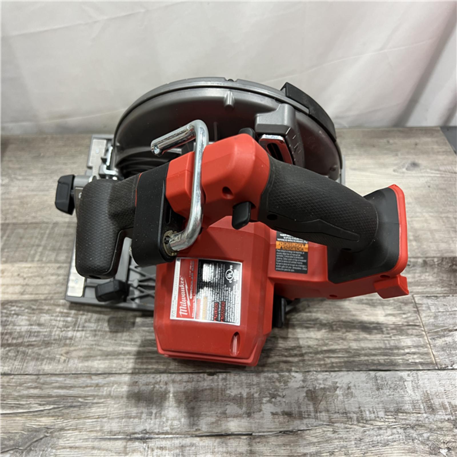 AS-IS MILWAUKEE M18 FUEL 18V Lithium-Ion Brushless Cordless 7-1/4 in. Circular Saw (Tool-Only)