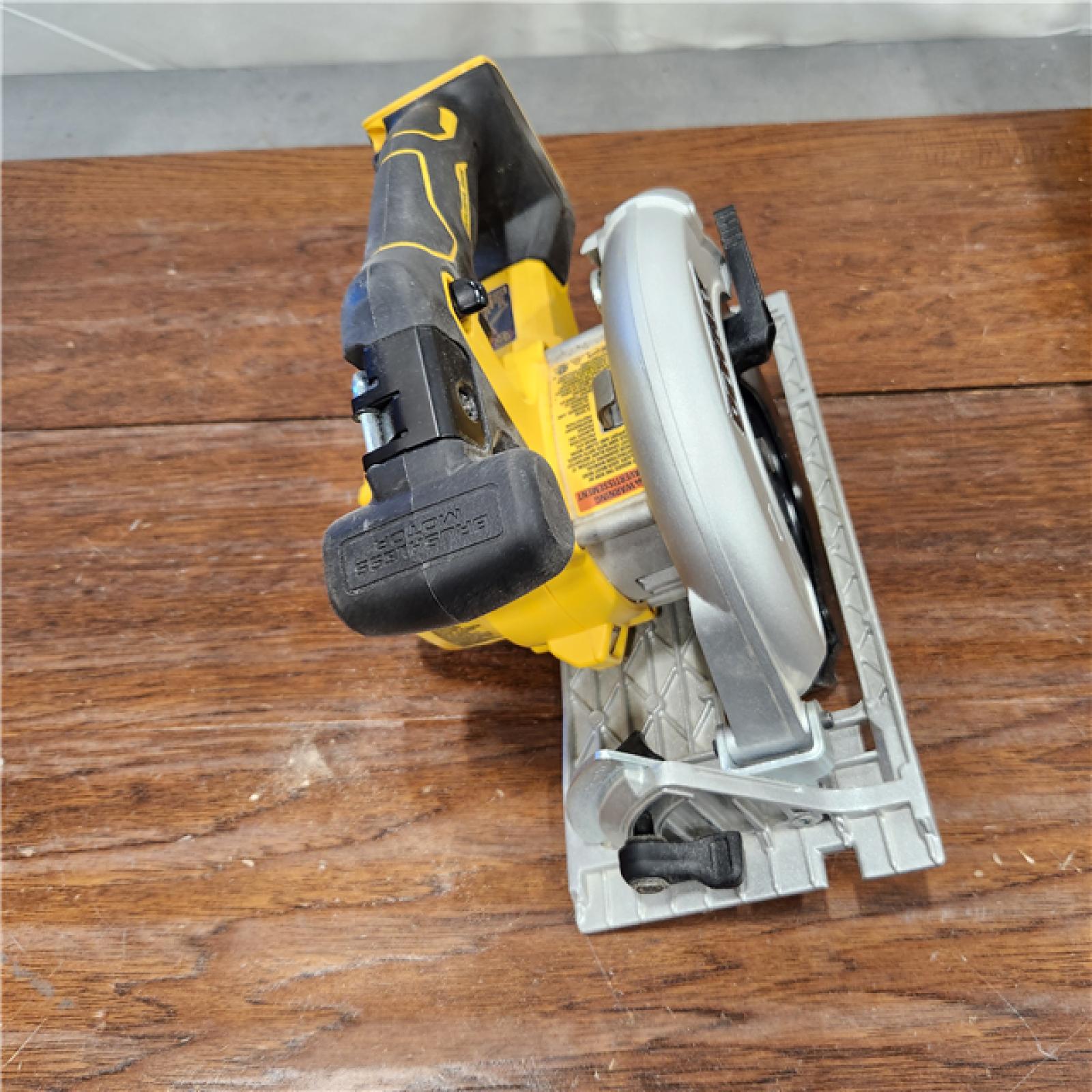 AS-IS DeWALT DCS565B 20V Max Brushless 6.5   Cordless Circular Saw