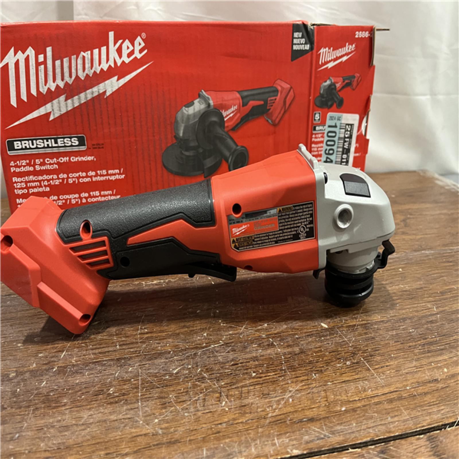 AS-ISMilwaukee 2686-20 18V Cordless 4.5 /5  Grinder W/ Paddle Switch (Tool Only)