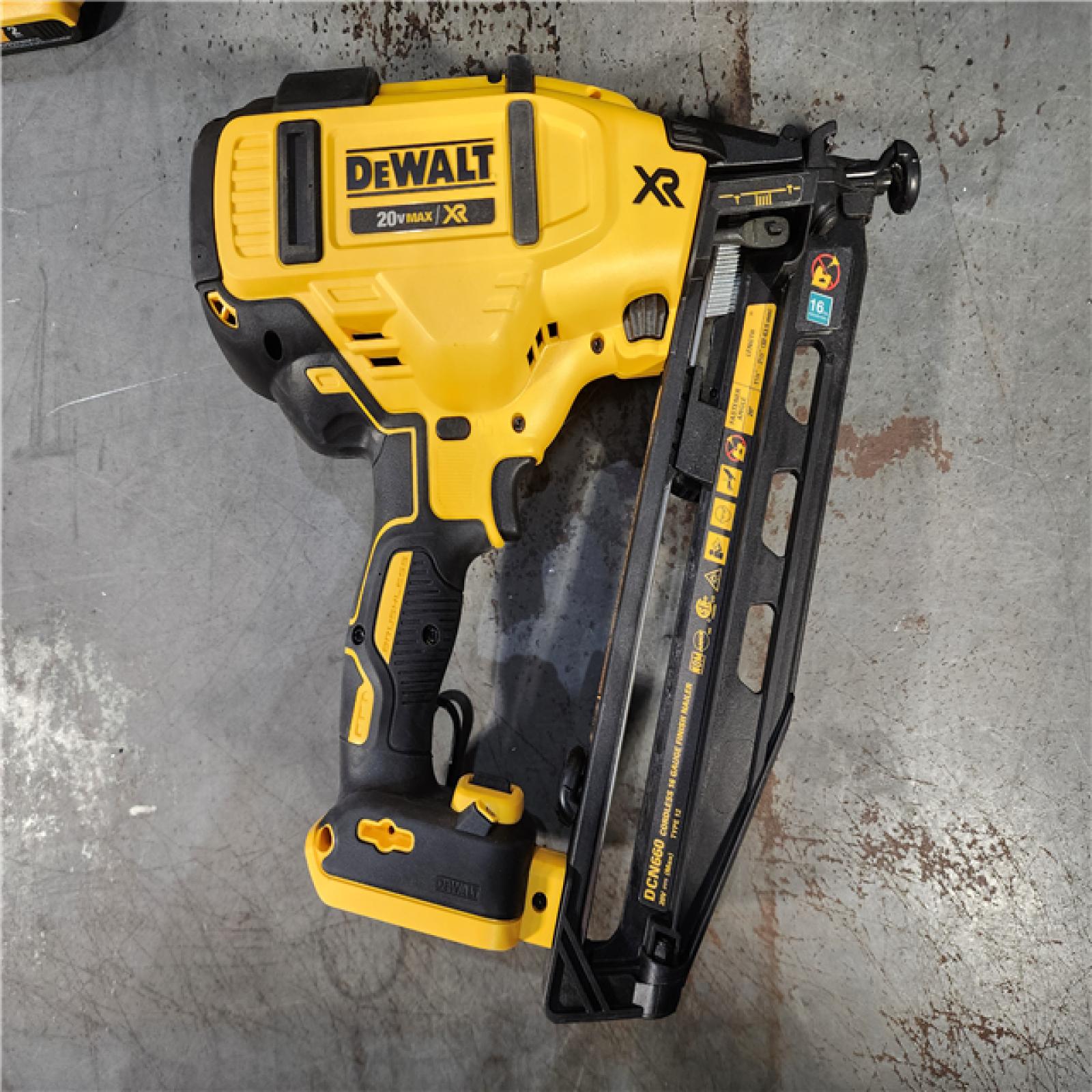 HOUSTON LOCATION - AS-IS DeWalt DCN660D1 20V 16 Gauge Cordless Angled Finish Nailer Kit W/ 2Ah Battery