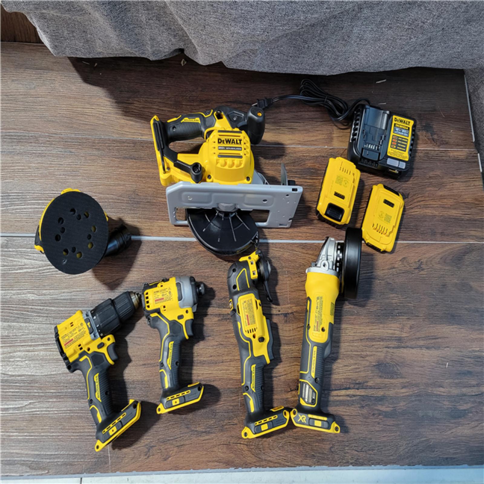 CALIFORNIA NEW DEWALT BRUSHLESS 6-TOOL COMBO KIT WITH TOUGHSYSTEM 2.0 (2 BATTERIES AND CHARGER INCLUDED)