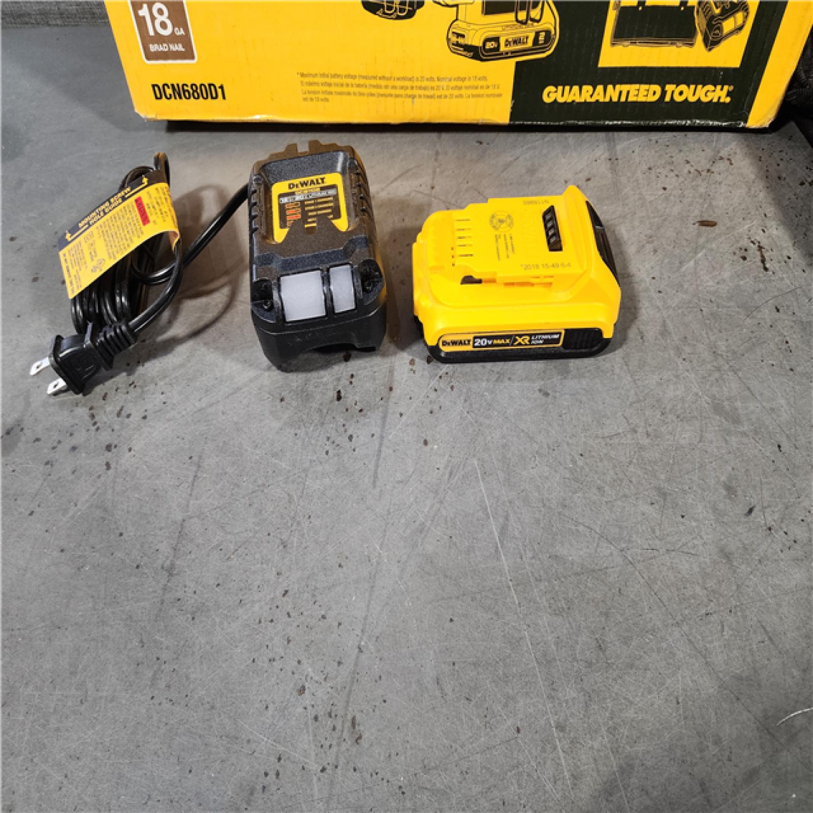 HOUSTON LOCATION - AS-IS DEWALT 20V MAX XR 18 Gauge Brad Nailer Kit