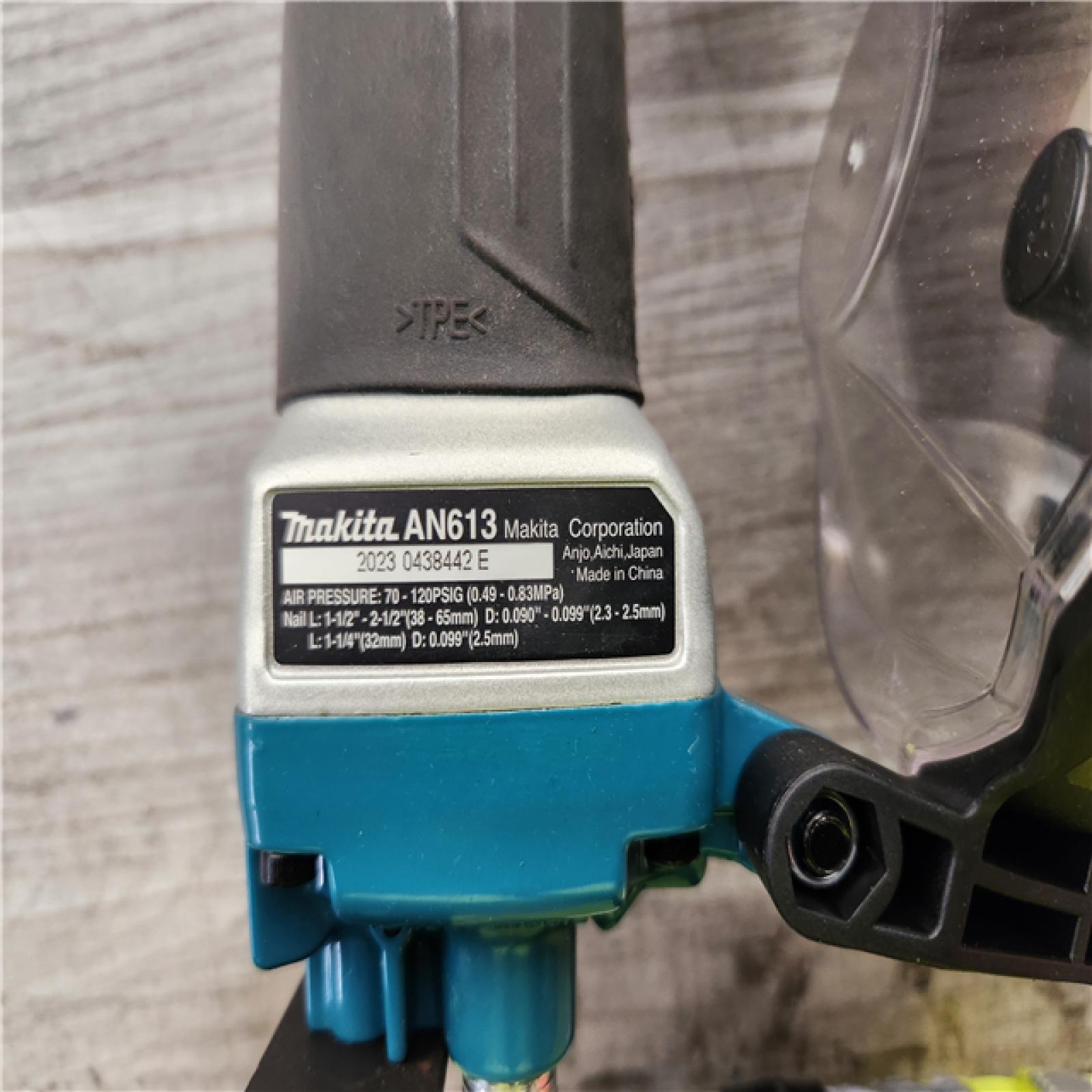 Phoenix Location Makita Pneumatic 2-1/2 in. 15° Siding Coil Nailer