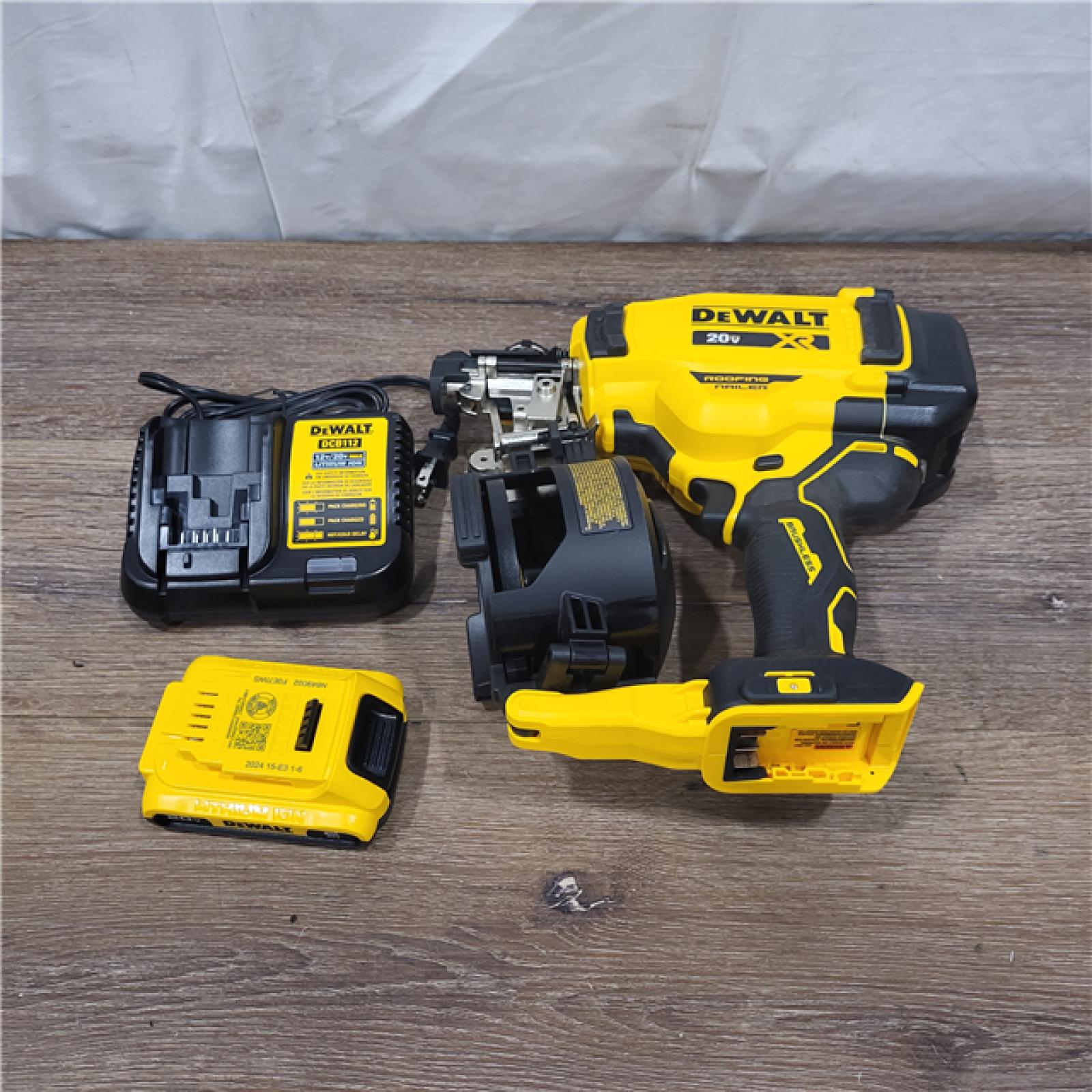 AS-IS DEWALT 2007898 Roofing Nailer Cordless