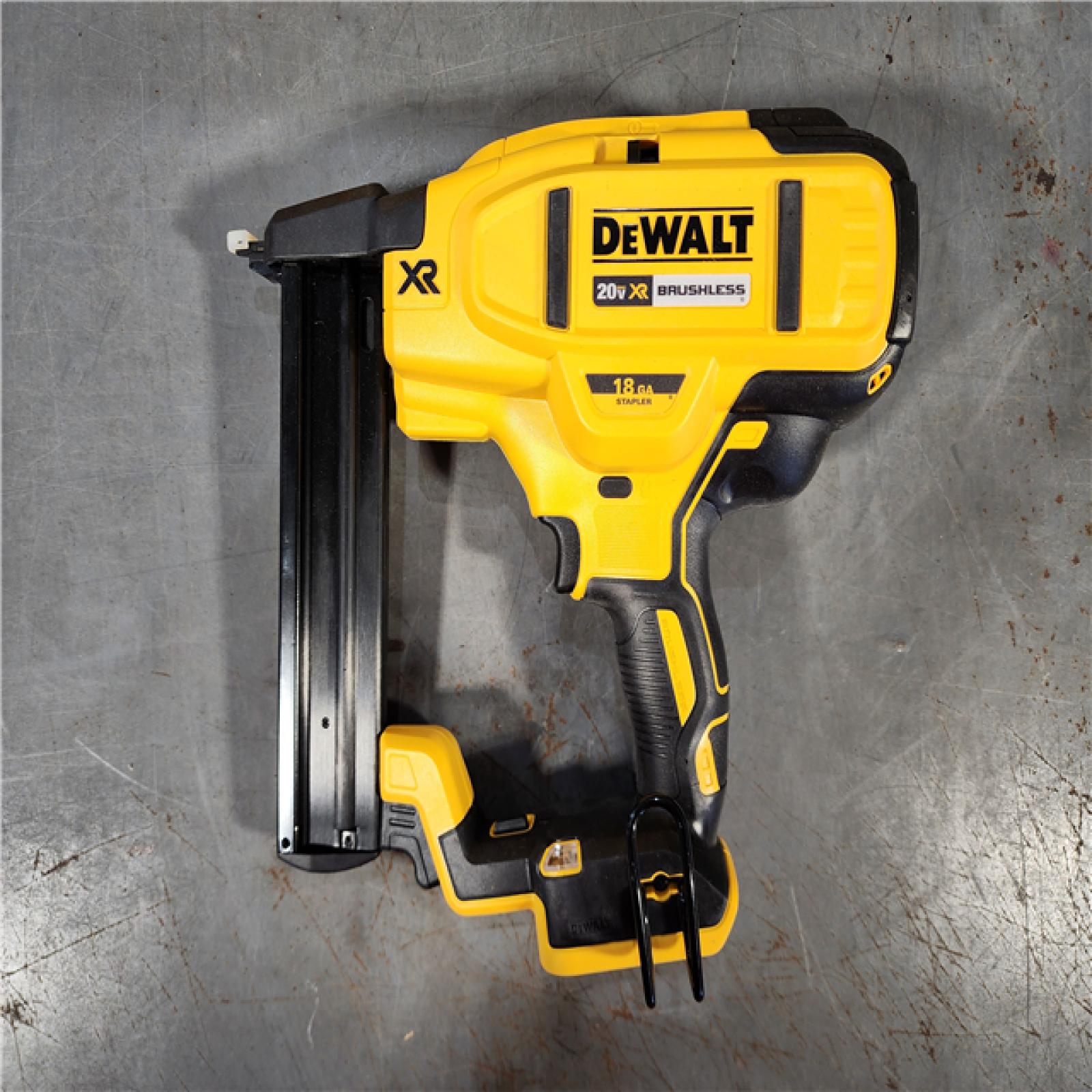 HOUSTON LOCATION - AS-IS (APPEARS LIKE NEW) DEWALT DCN681D1 20V 18Ga Stapler Kit