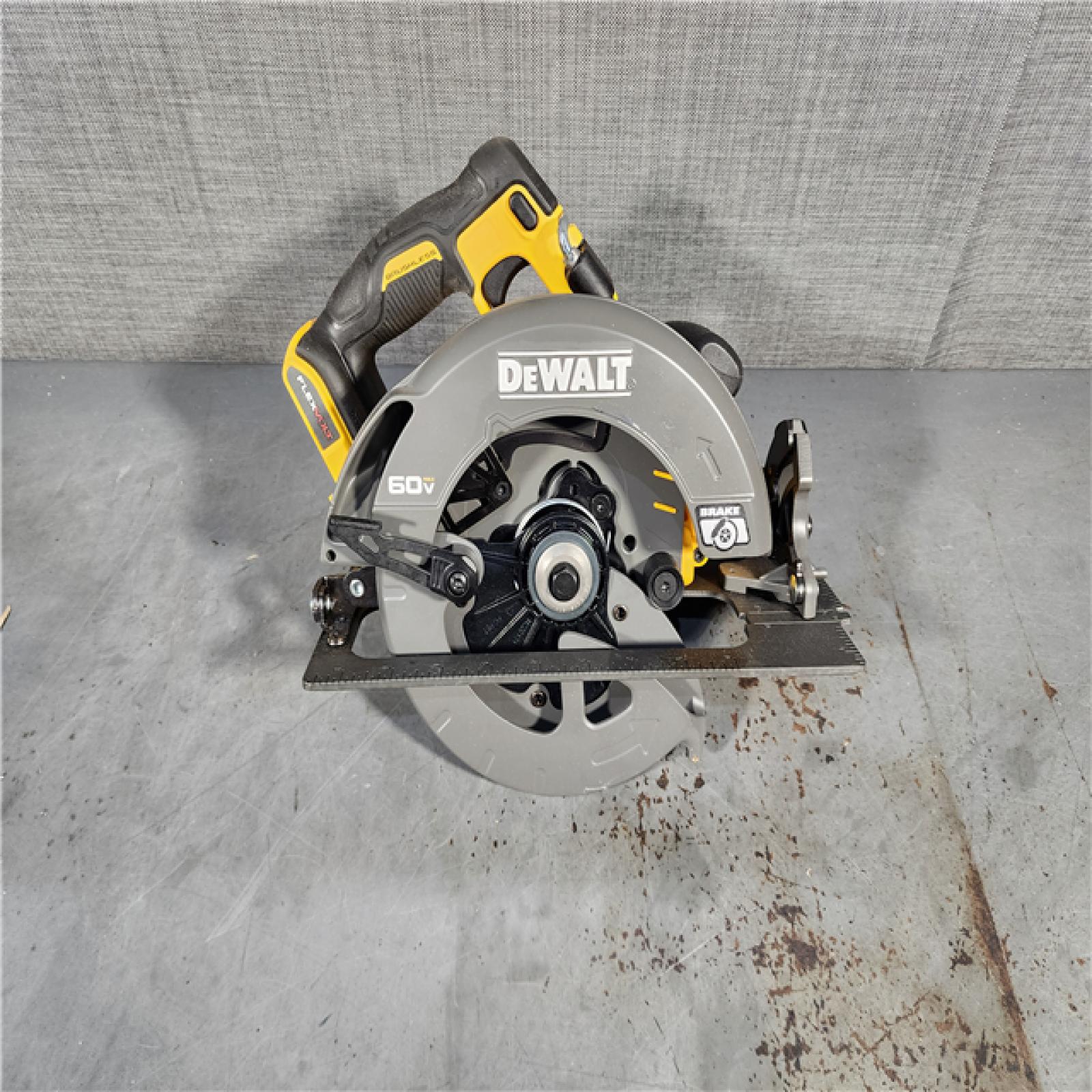 HOUSTON LOCATION - AS-IS DeWALT Flexvolt Max 7-1/4  60V Brushless Circular Saw DCS578B (Bare Tool)