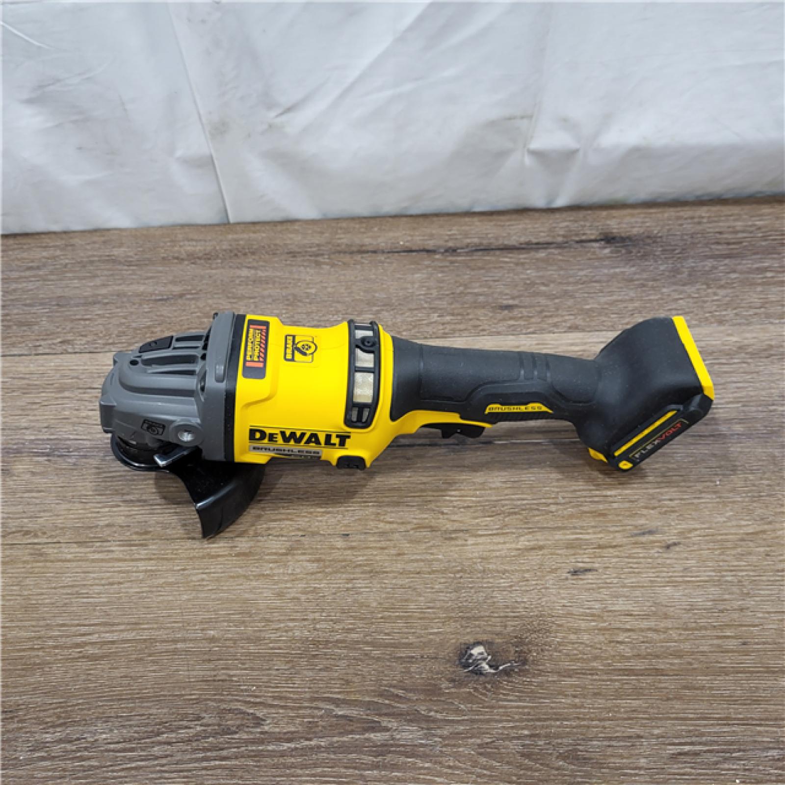 AS-IS DeWalt FLEXVOLT 60V MAX Cordless Grinder  4.5 - 6   9000 RPM  1 EA (115-DCG418B)