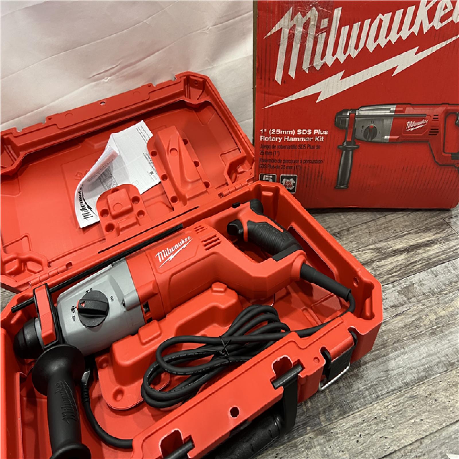 AS-IS Milwaukee 1 in. SDS Plus D-Handle Rotary Handle w/ Case