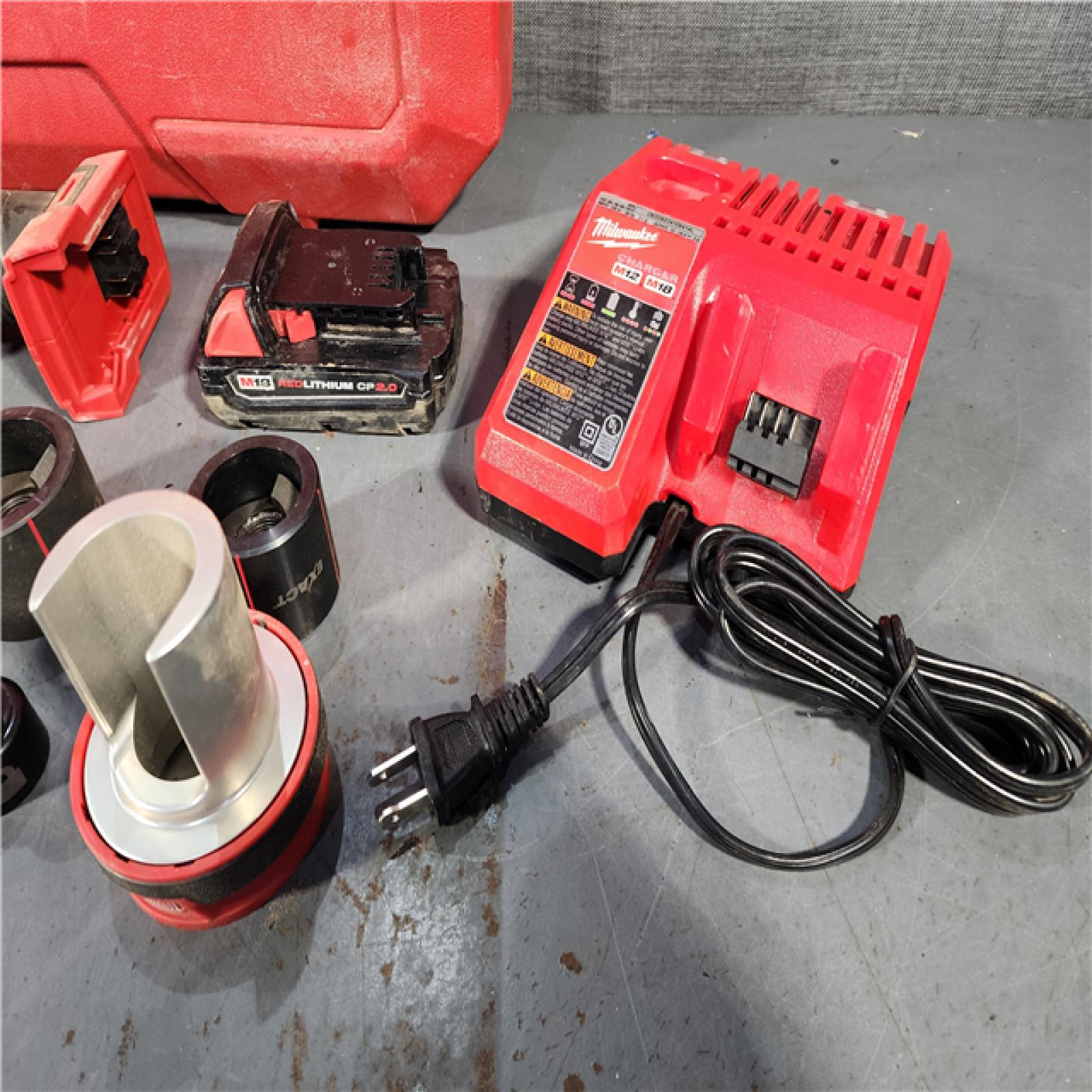 HOUSTON LOCATION - AS-IS Milwaukee-2677-21 M18 Force Logic 6T Knockout Tool Kit