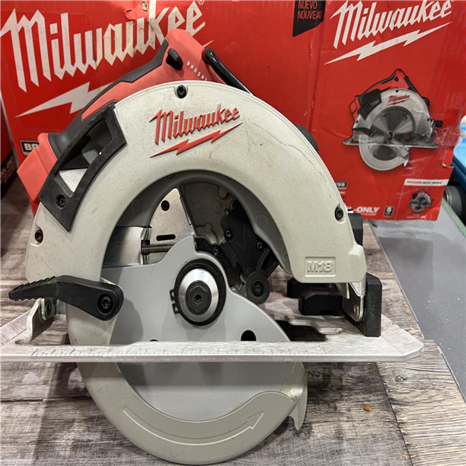 AS-IS Milwaukee M18 7-1/4  18V Brushless Circular Saw 2631-20 (Bare Tool)