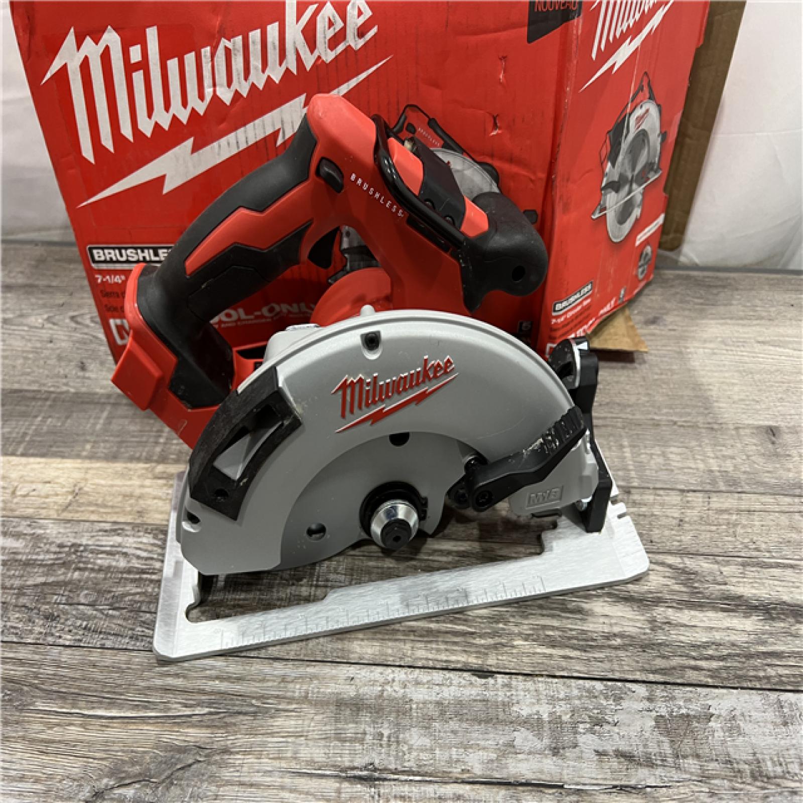 AS-IS Milwaukee M18 7-1/4  18V Brushless Circular Saw 2631-20 (Bare Tool)