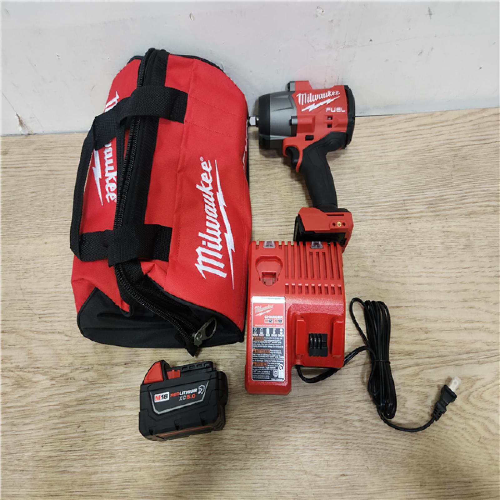 Phoenix Location Milwaukee M18 FUEL 18V Lithium-Ion Brushless Cordless 1/2 in. Impact Wrench w/Friction Ring Kit w/One 5.0 Ah Battery and Bag