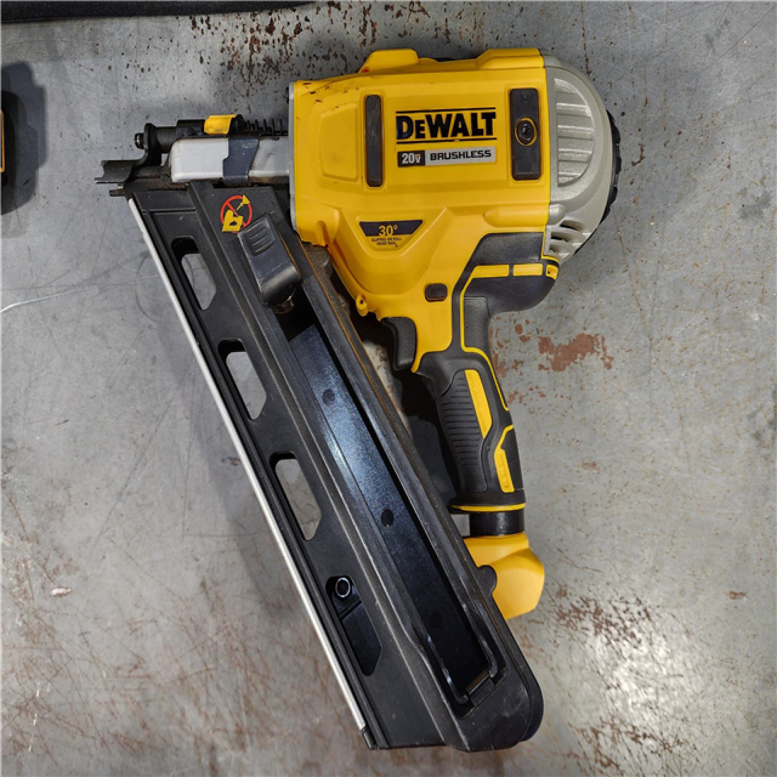 HOUSTON LOCATION - AS-IS DeWalt DCN692 18v XR Cordless Brushless Framing Nail Gun KIT