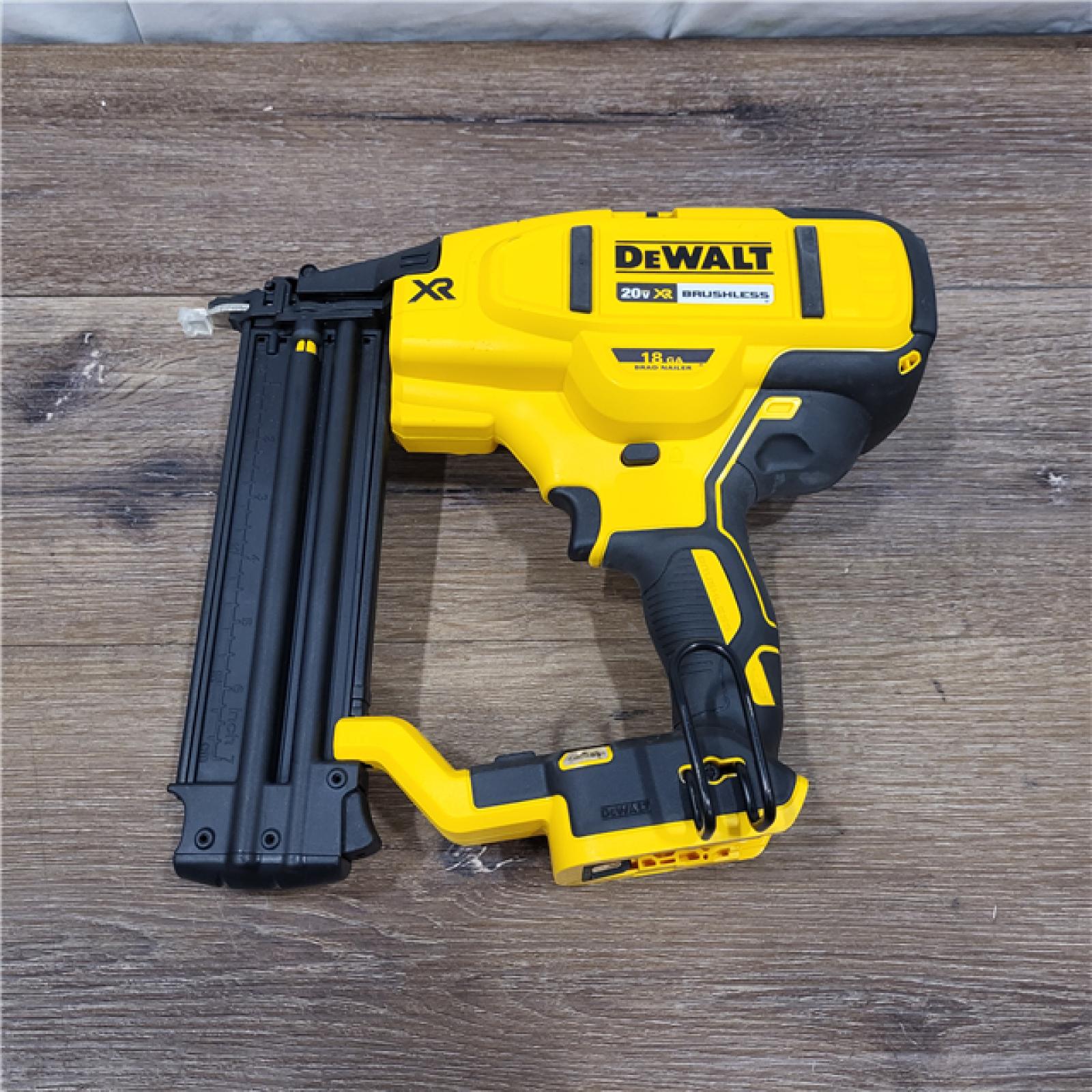 AS-IS DEWALT 20V MAX XR 18 Gauge Brad Nailer Kit