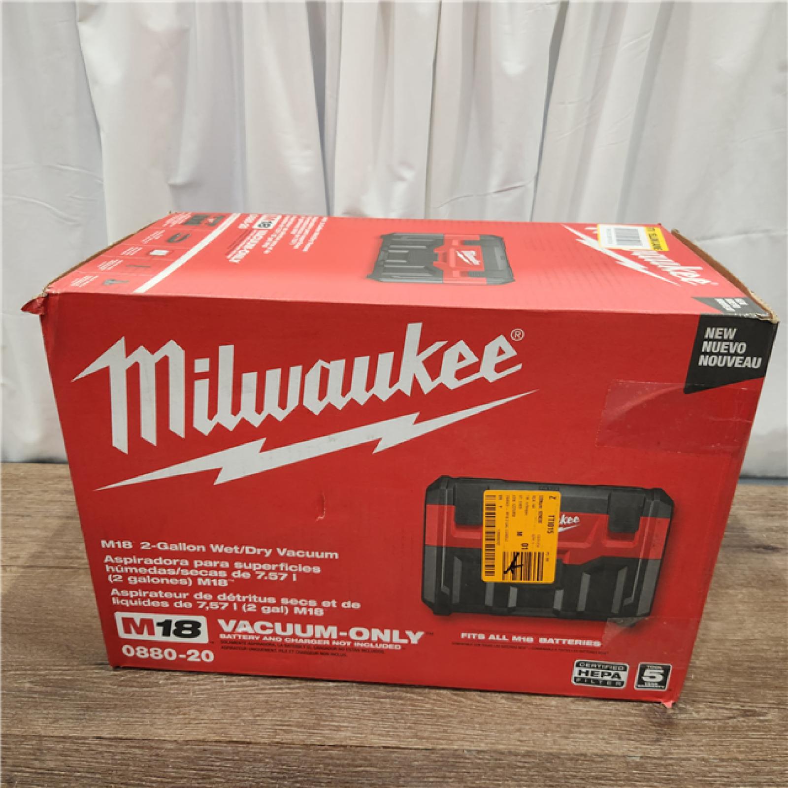 AS-IS Milwaukee M18 Vacuum 2Gal 6  Hose Access Bare Tool