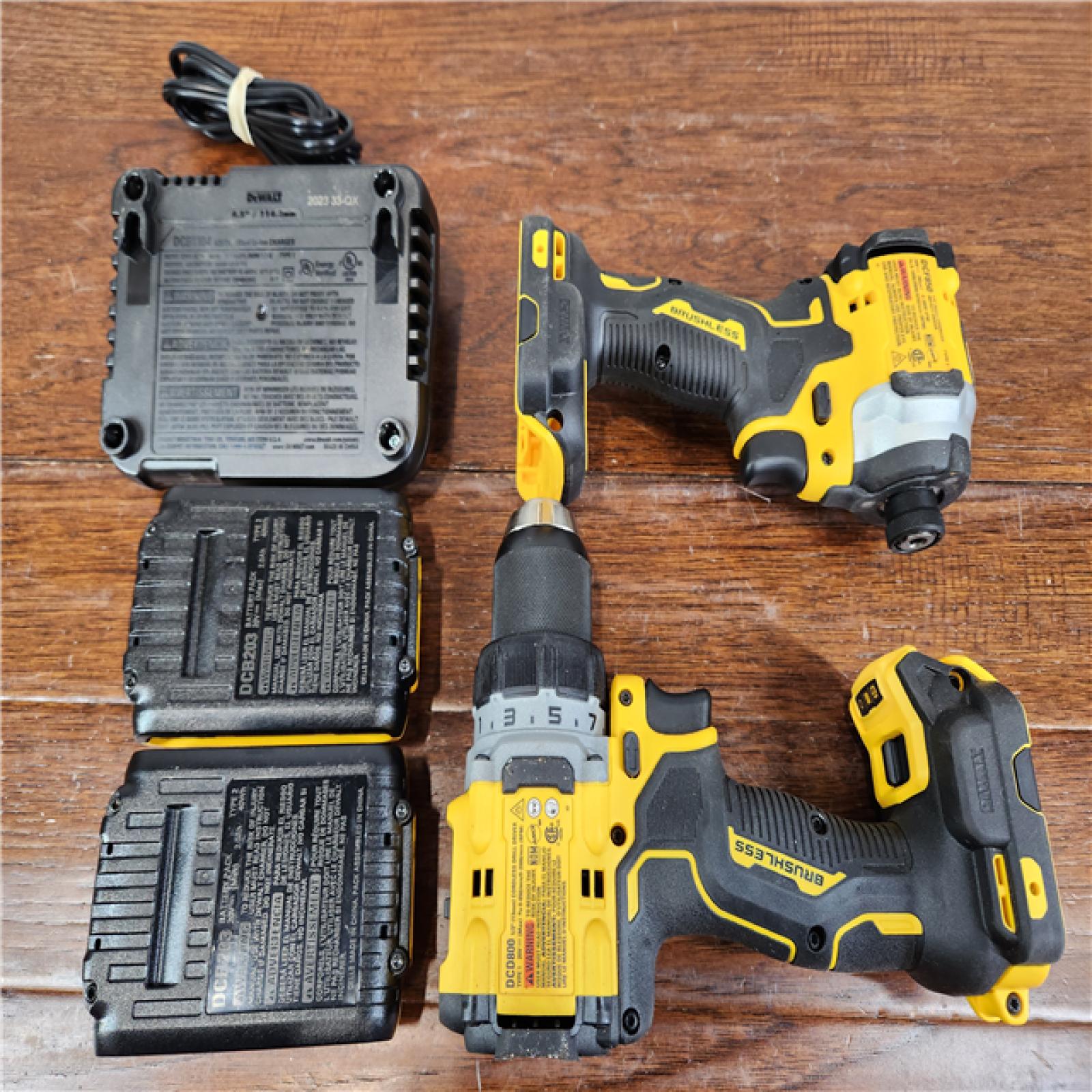 AS-IS DEWALT 20V MAX XR Brushless Cordless Drill/Impact Driver (2-Tool) Combo Kit