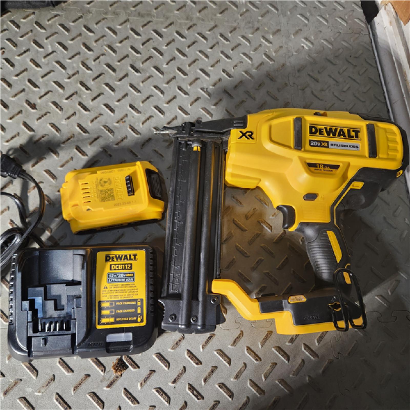 Houston location AS-IS DEWALT 20V MAX XR 18 Gauge Brad Nailer Kit