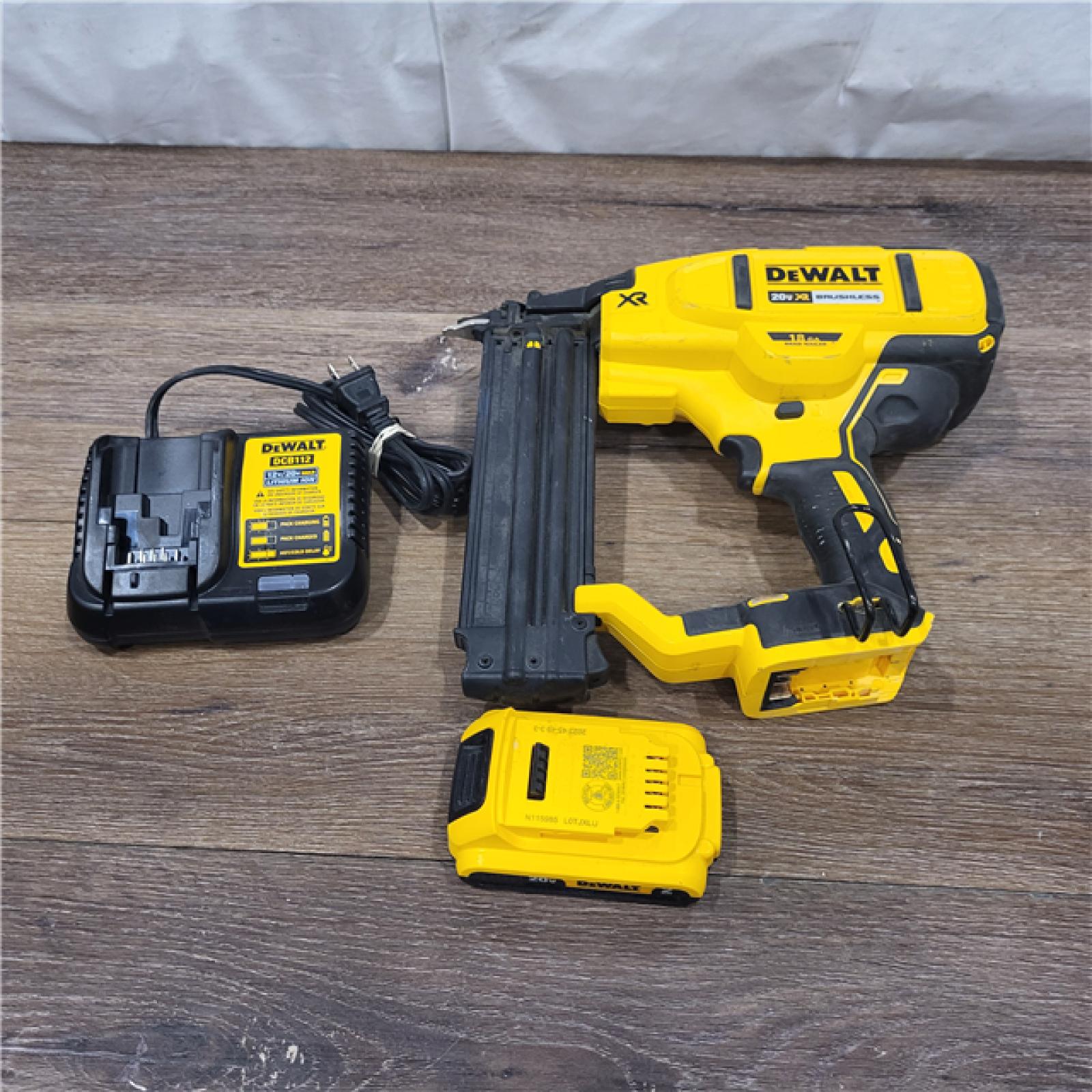 AS-IS DEWALT 20V MAX XR 18 Gauge Brad Nailer Kit