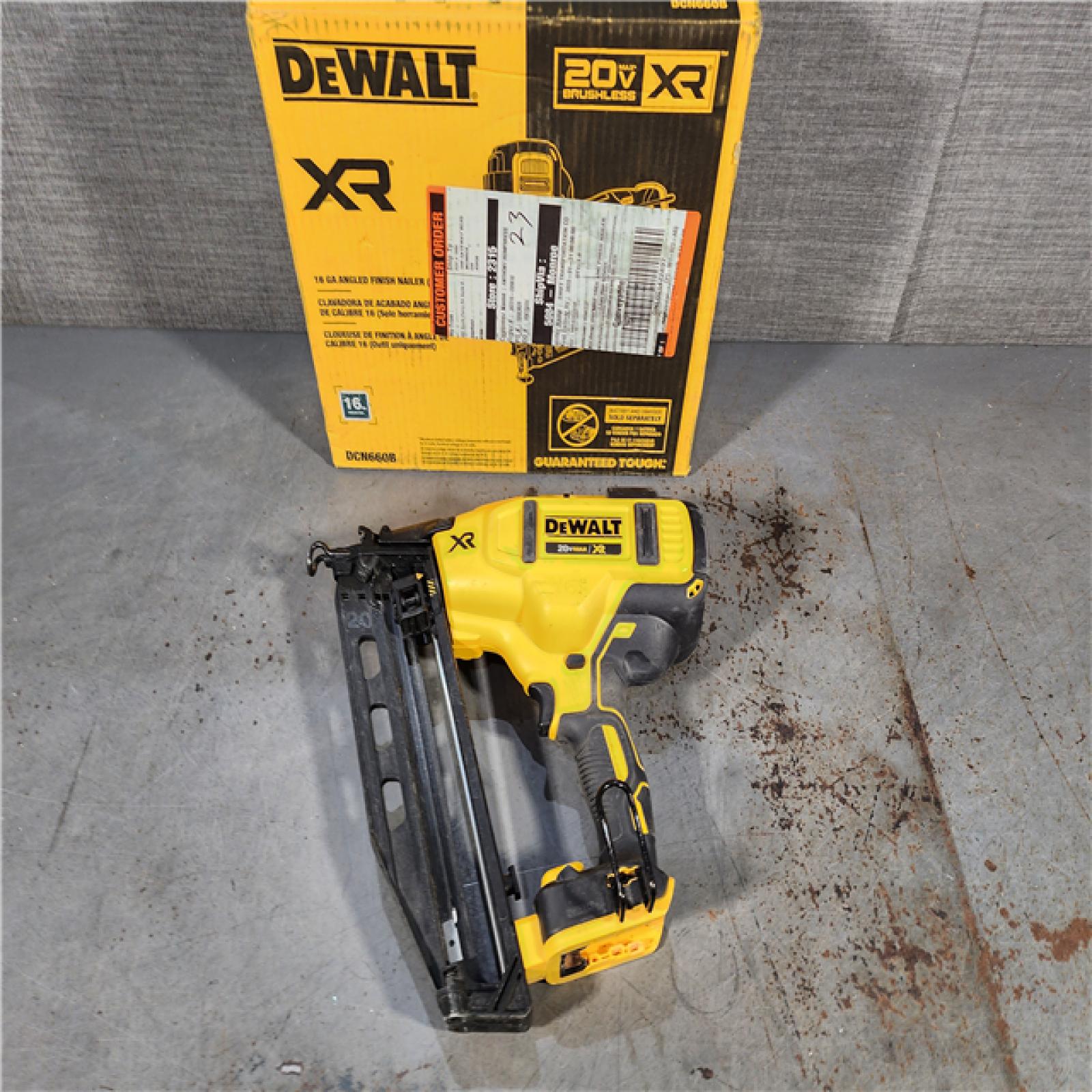 HOUSTON LOCATION - AS-IS DEWALT 20V MAX XR Lithium-Ion Electric Cordless 16-Gauge Angled Finishing Nailer (Tool Only)