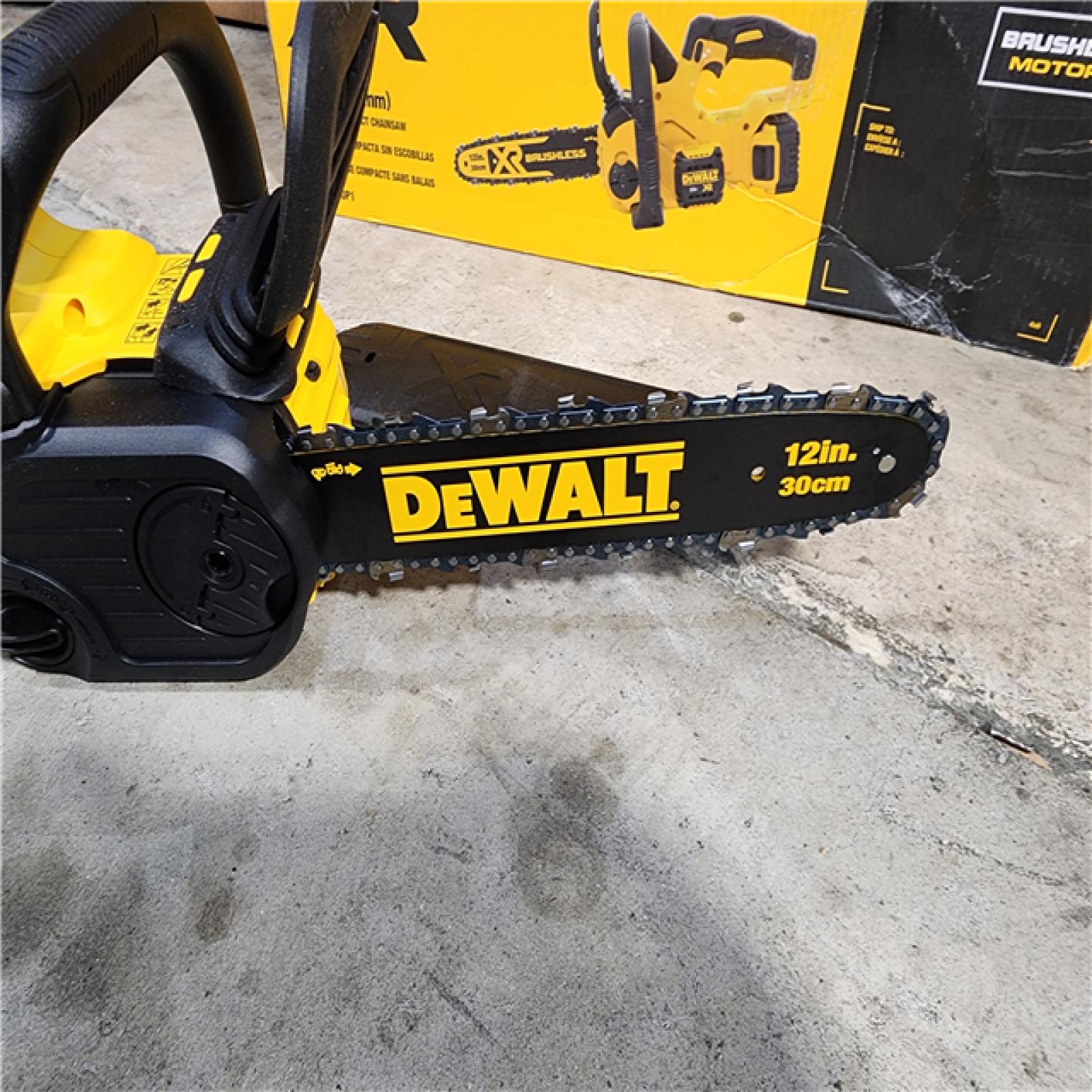 HOUSTON LOCATION - AS-IS (APPEARS LIKE NEW) Dewalt 7605686 12 in. 20V Battery Powered Chainsaw