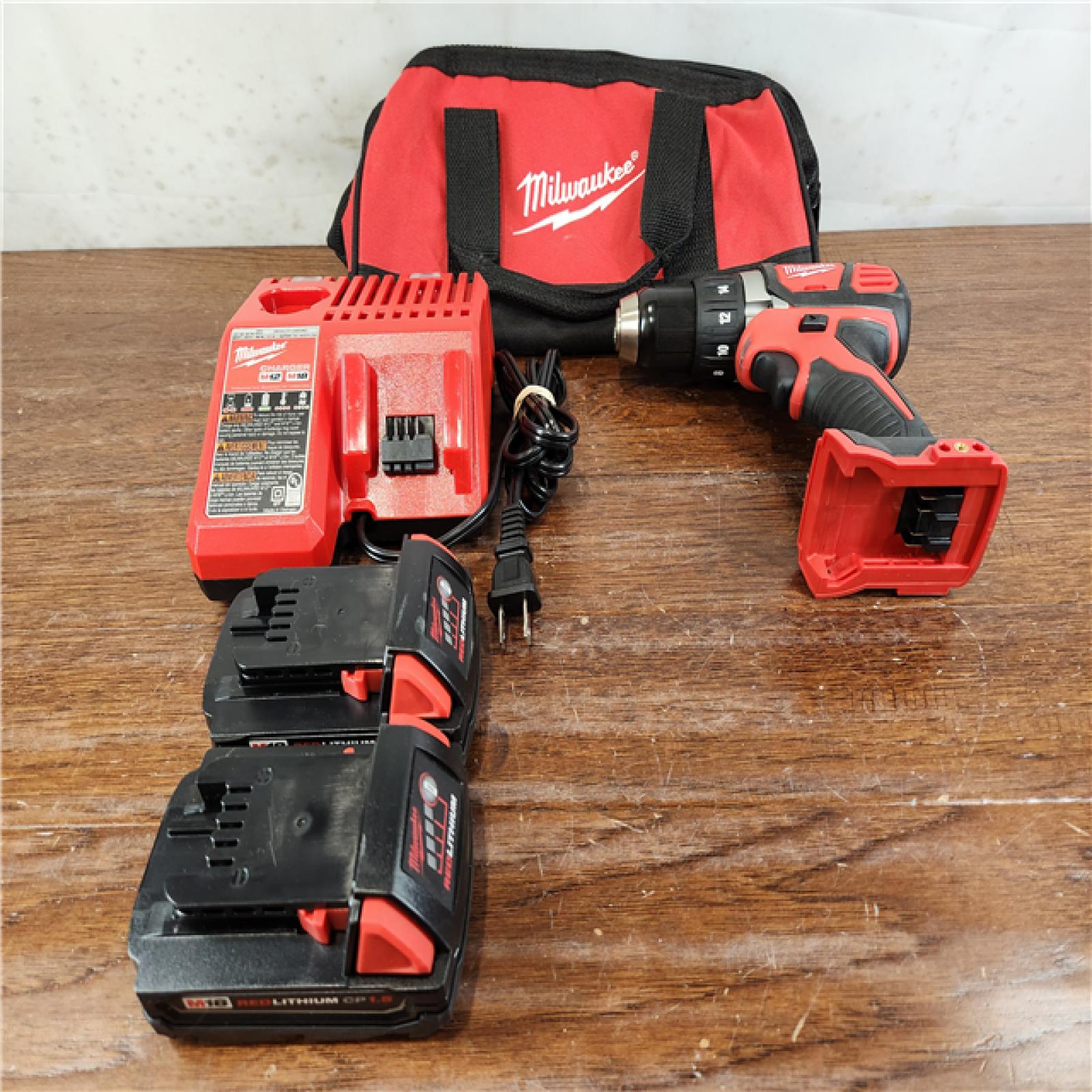 AS-IS Milwaukee M18 Lithium-Ion 18V Brushed Cordless Drill/Driver Kit