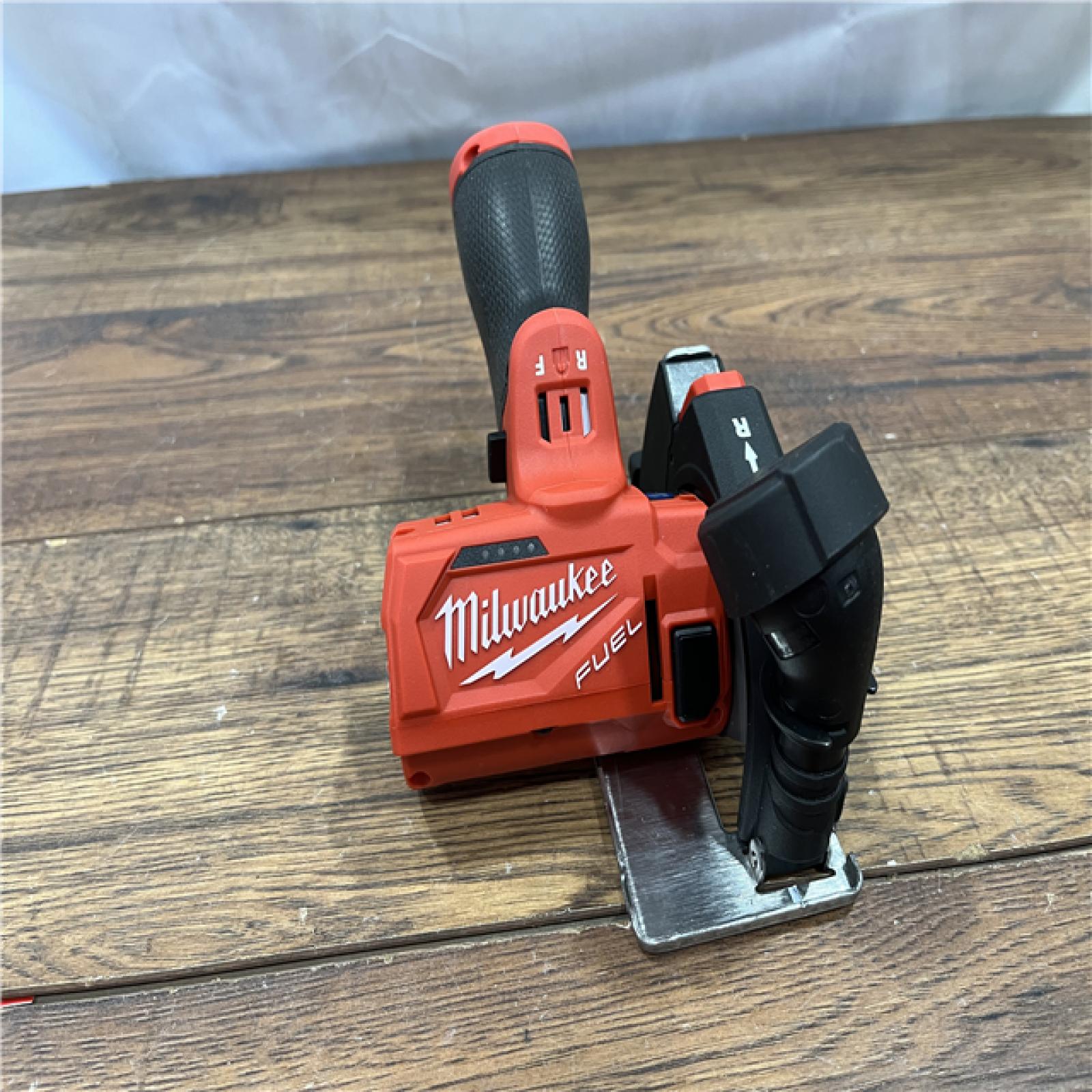 AS IS- M12 FUEL 12V Lithium-Ion Brushless Cordless 3 in. Cut Off Saw (Tool-Only)