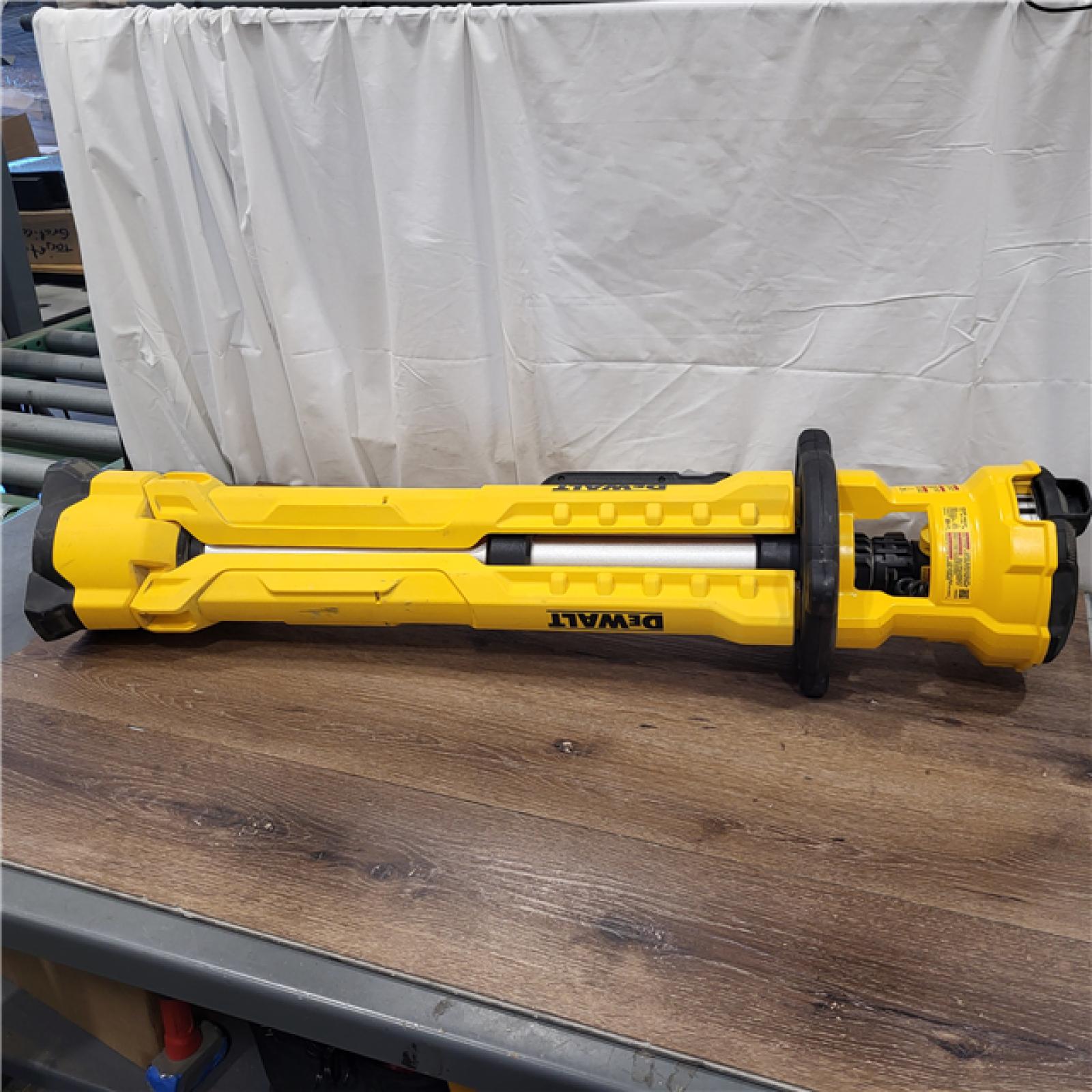 AS-IS DEWALT 20V MAX 3000 Lumens Tripod Jobsite Light (Tool-Only)