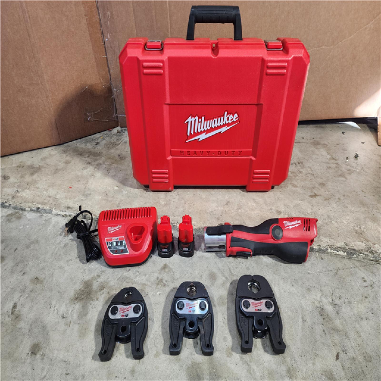 HOUSTON LOCATION - AS-IS Milwaukee M12 Force Logic Press Tool 1/2 in. to 1 in. Kit