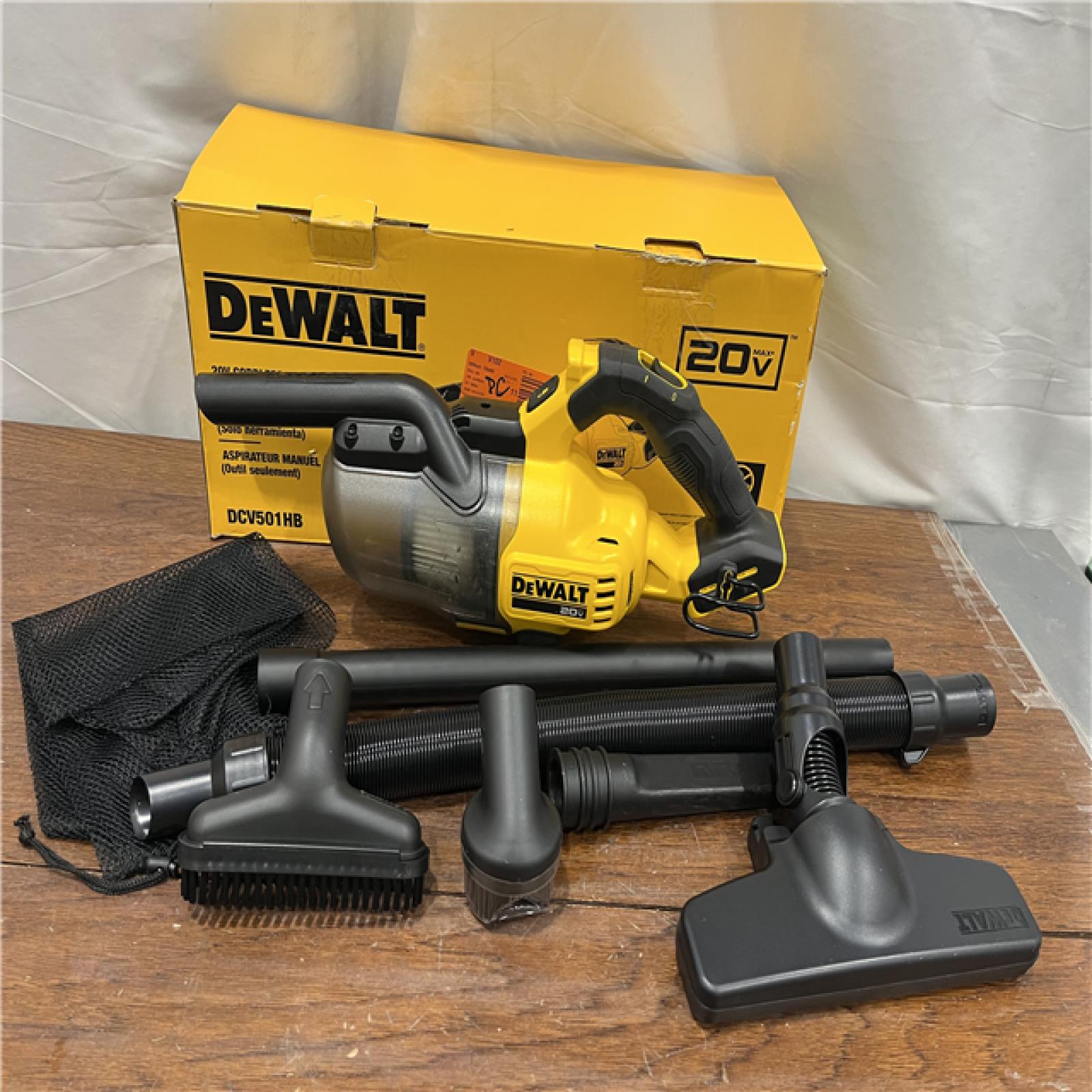 AS-ISDEWALT 20V Lithium-Ion Cordless Dry Hand Vacuum kit  (Tool Only)