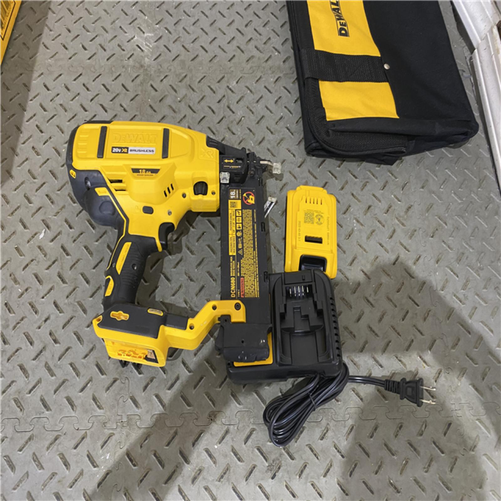 Houston location AS-IS DEWALT 20V MAX XR 18 Gauge Brad Nailer Kit