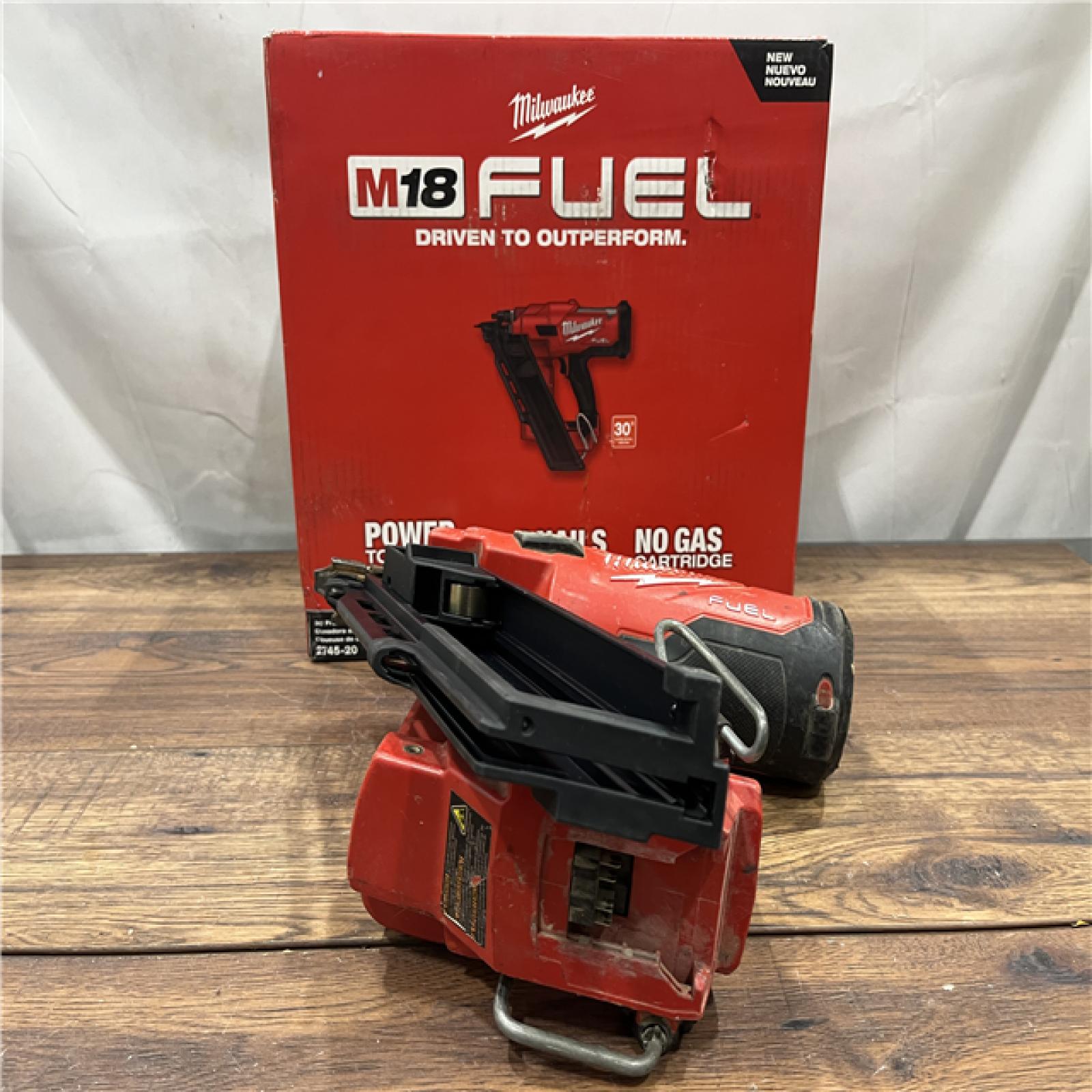 Milwaukee M18 FUEL 30 Degree Framing Nailer