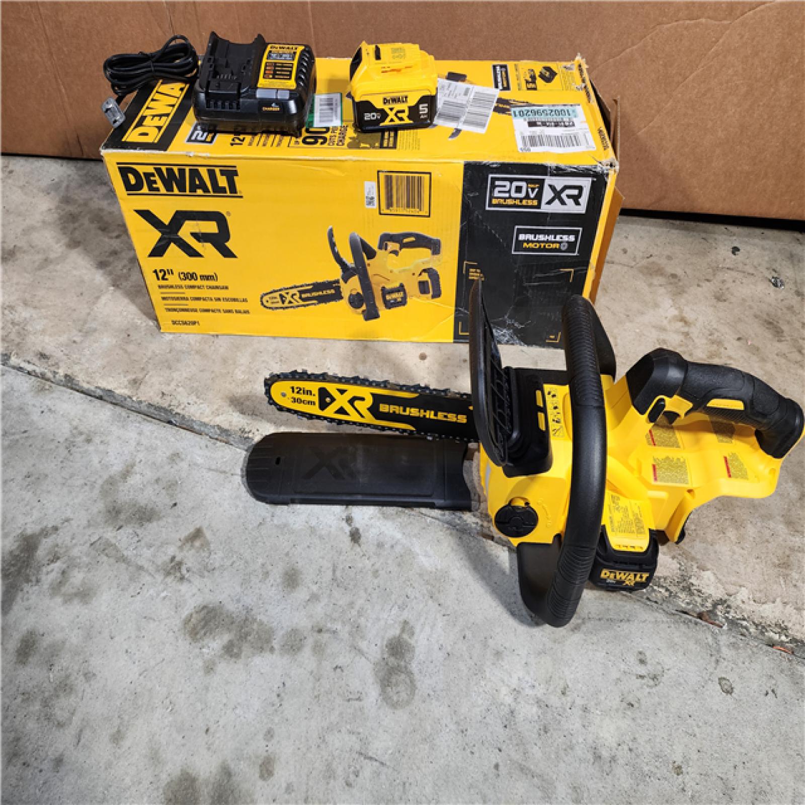 HOUSTON LOCATION - AS-IS (APPEARS LIKE NEW) Dewalt 7605686 12 in. 20V Battery Powered Chainsaw