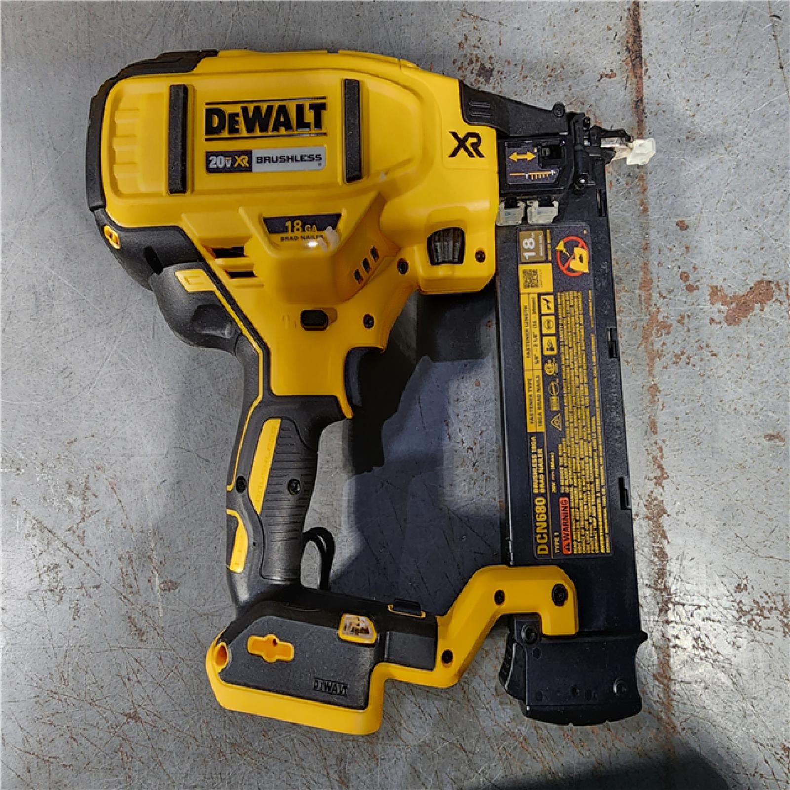 HOUSTON LOCATION - AS-IS DEWALT 20V MAX XR 18 Gauge Brad Nailer Kit