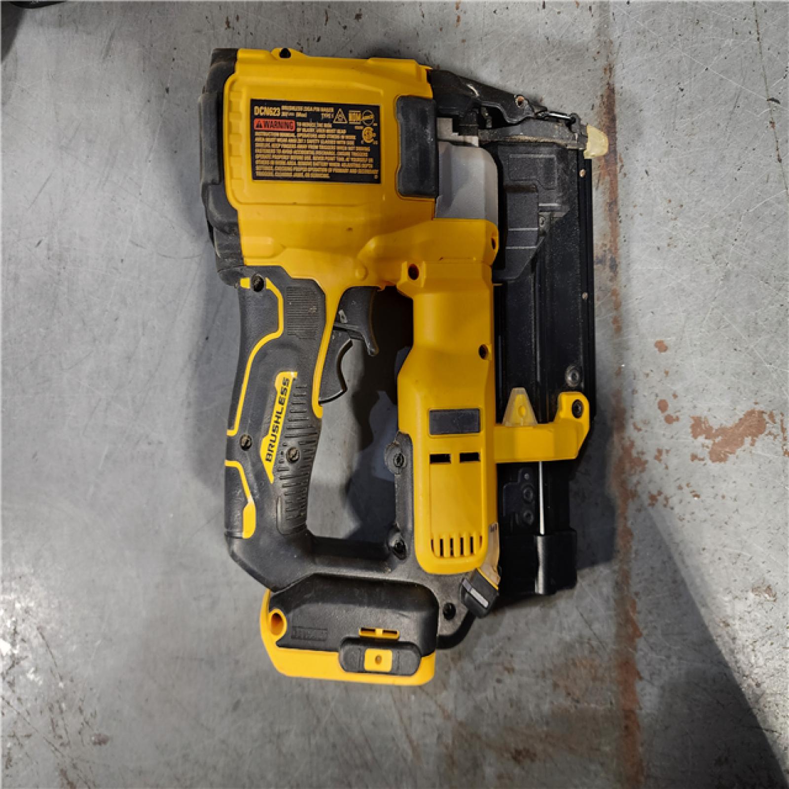 HOUSTON LOCATION - AS-IS DEWALT ATOMIC 20V MAX Lithium Ion Cordless 23 Gauge Pin Nailer Kit with 2.0Ah Battery and Charger