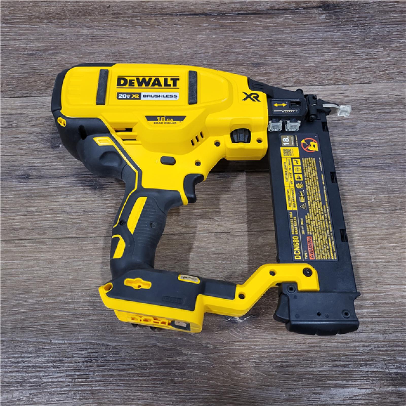 AS-IS DEWALT 20V MAX XR 18 Gauge Brad Nailer Kit