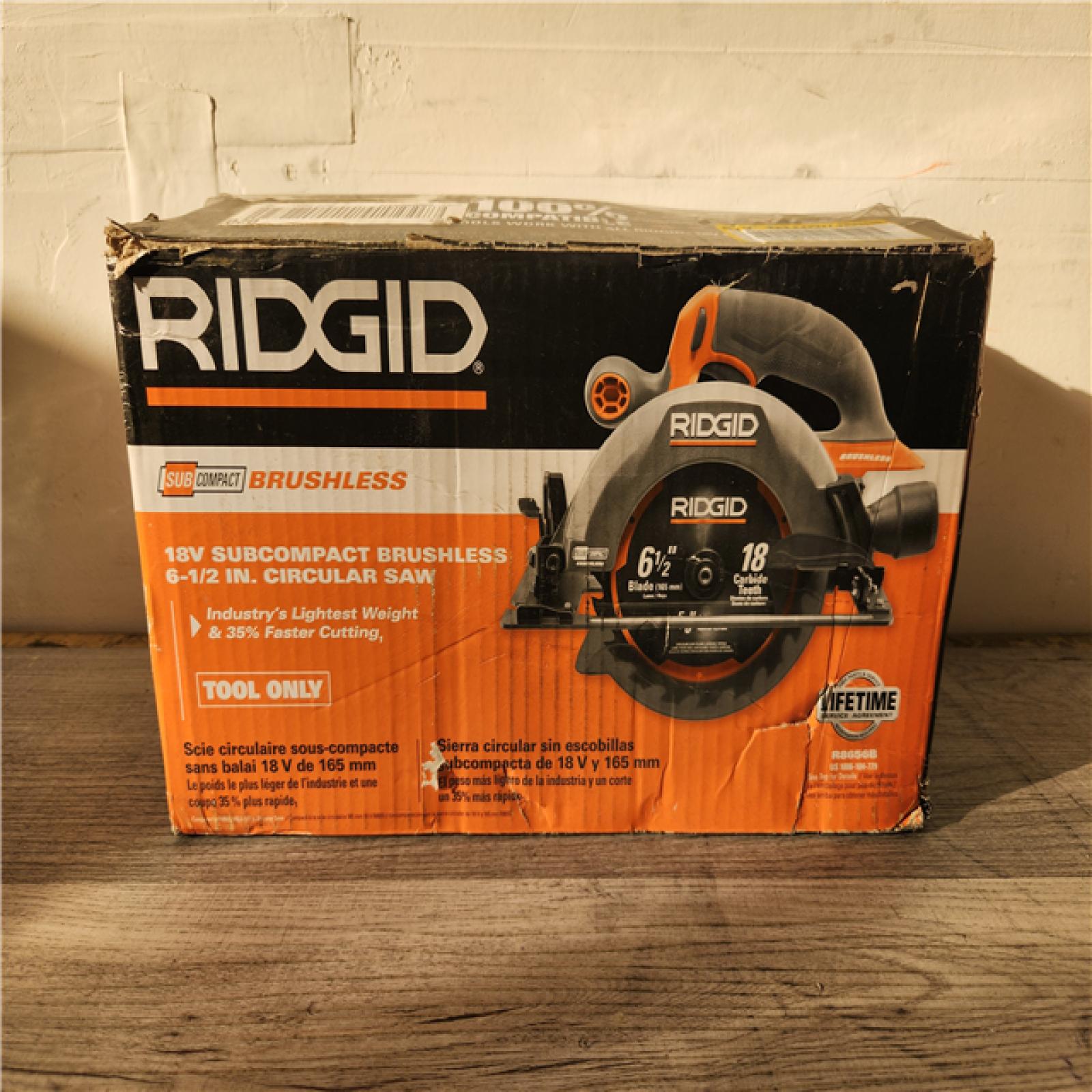 Phoenix Location RIDGID 18V SubCompact Brushless Cordless 6-1/2 in. Circular Saw (Tool Only)