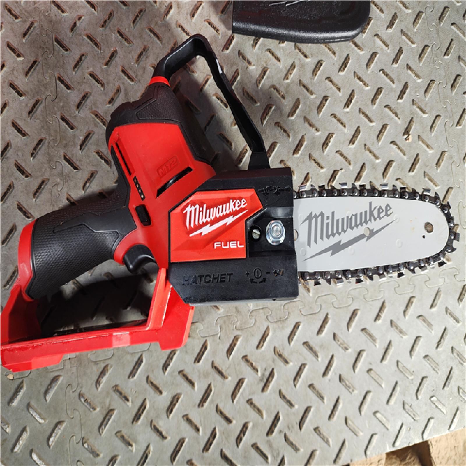 HOUSTON LOCATION - AS-IS Milwaukee-2527-21 M12 FUEL HATCHET 6in. Pruning Saw Kit