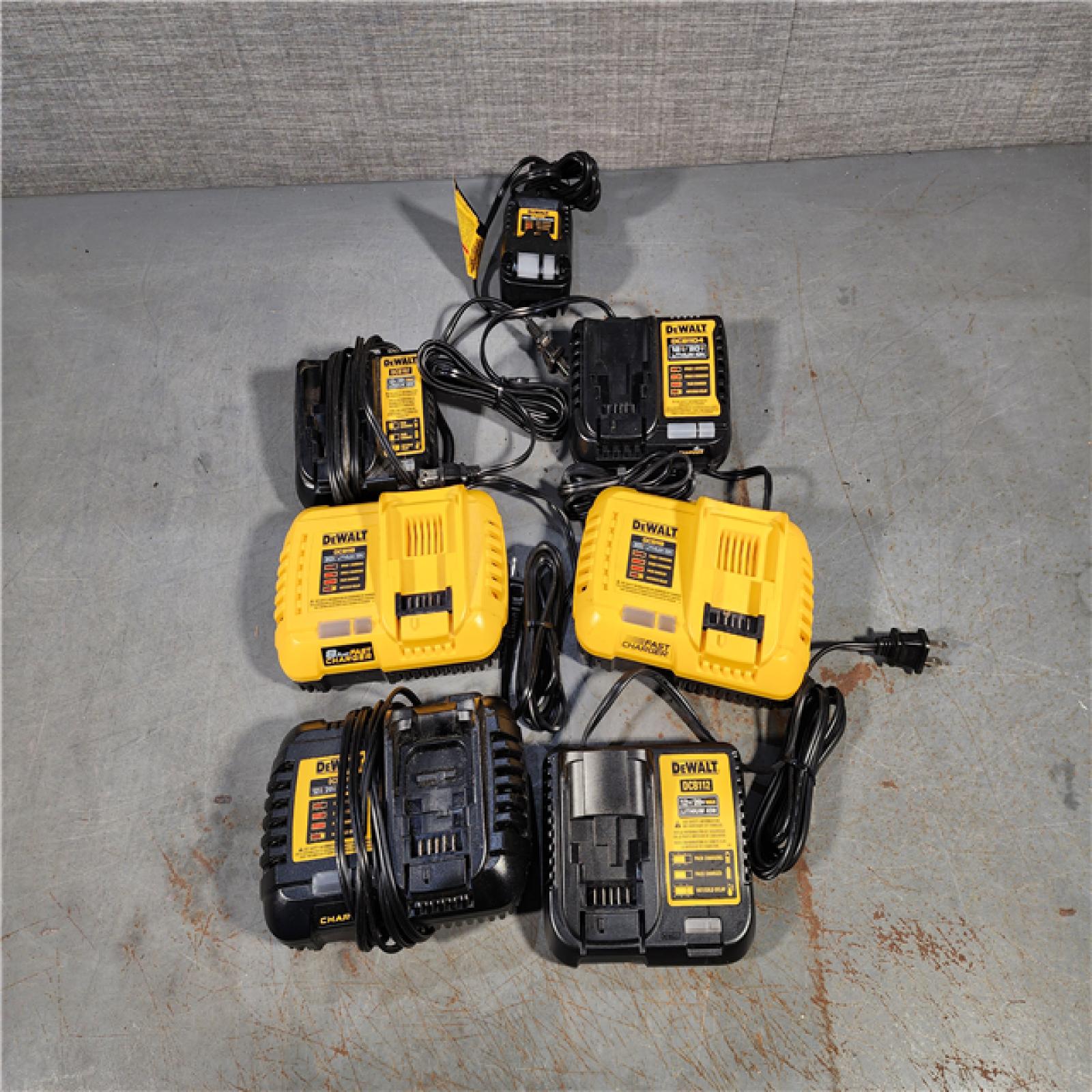 HOUSTON LOCATION - AS-IS DEWALT BATTERY CHARGER PACK QTY - 24