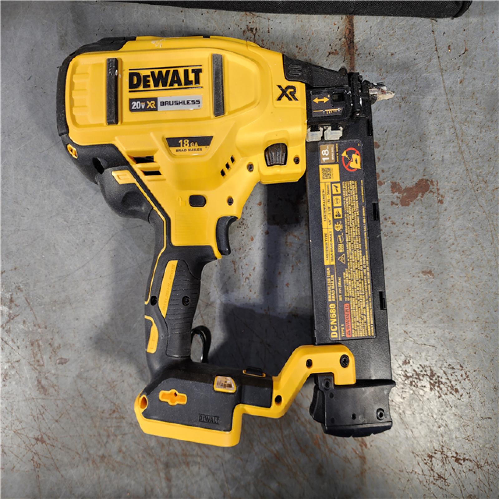 HOUSTON LOCATION - AS-IS DEWALT 20V MAX XR 18 Gauge Brad Nailer Kit