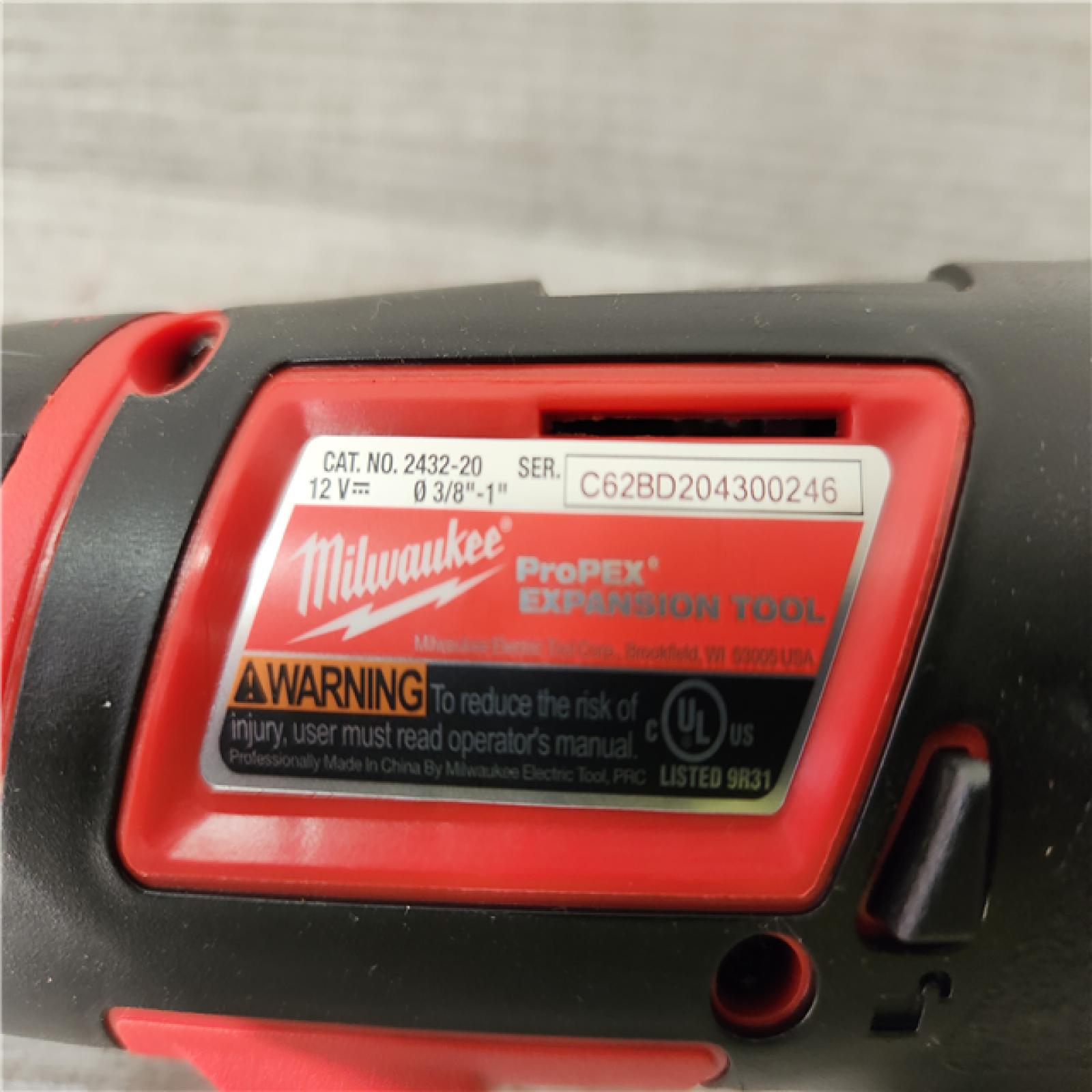 Phoenix Location Milwaukee M12 12-Volt Lithium-Ion Cordless ProPEX Expansion Tool Kit with (2) 1.5Ah Batteries, (3) Expansion Heads and Hard Case