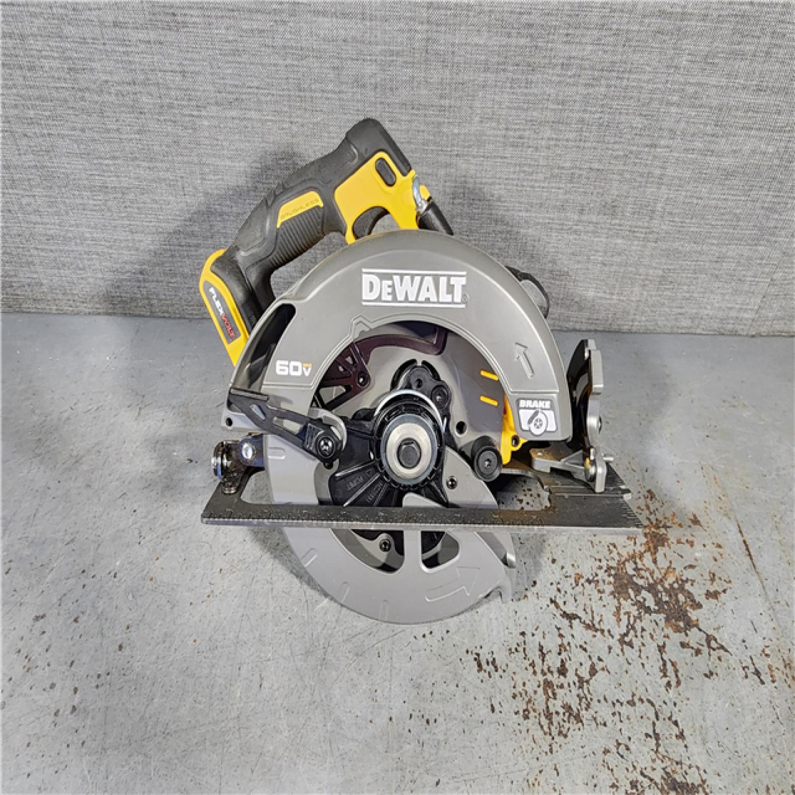 HOUSTON LOCATION - AS-IS DeWALT Flexvolt Max 7-1/4  60V Brushless Circular Saw DCS578B (Bare Tool)