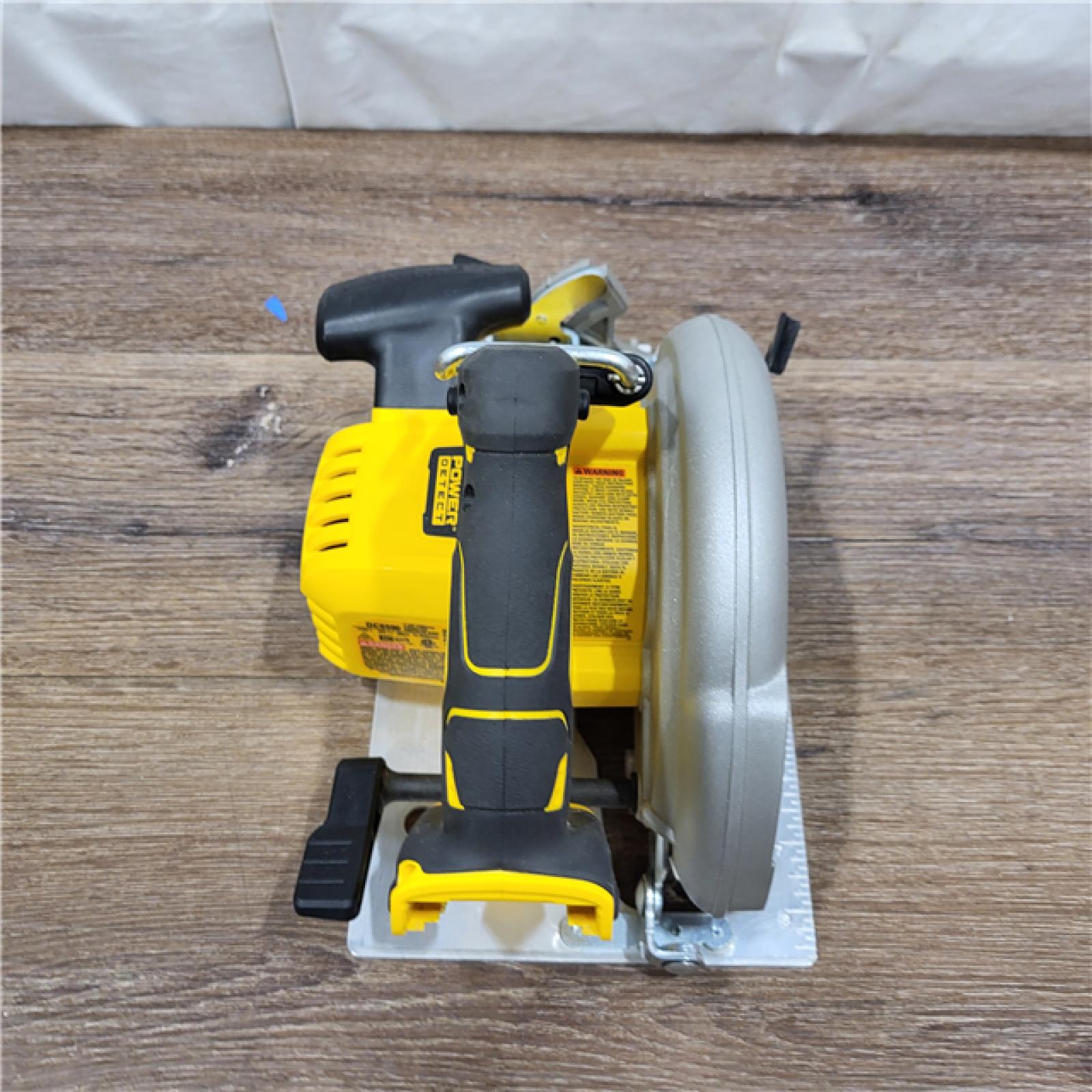 AS-IS DEWALT 20-Volt MAX 7-1/4 in. Cordless Circular Saw (Tool Only)