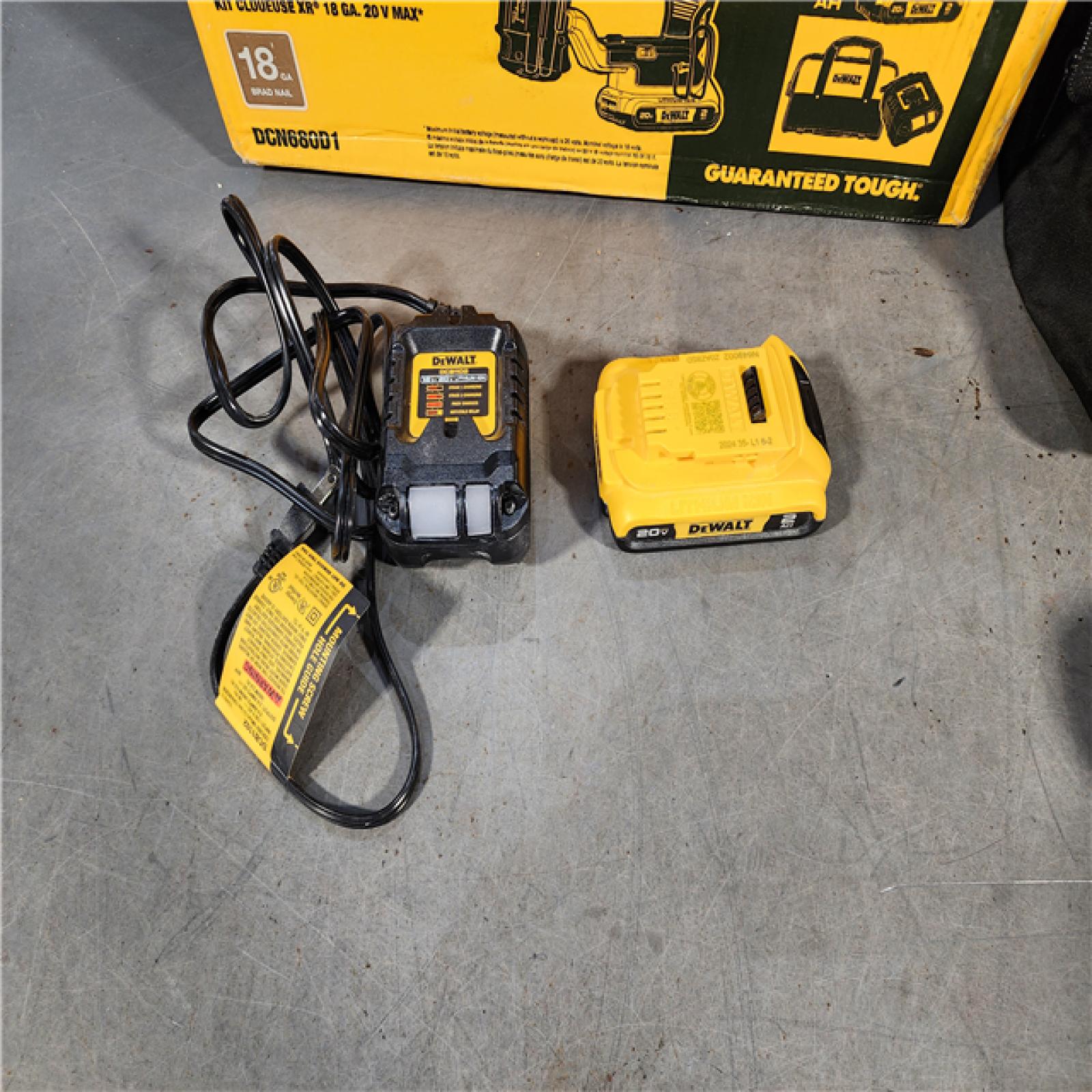 HOUSTON LOCATION - AS-IS DEWALT 20V MAX XR 18 Gauge Brad Nailer Kit