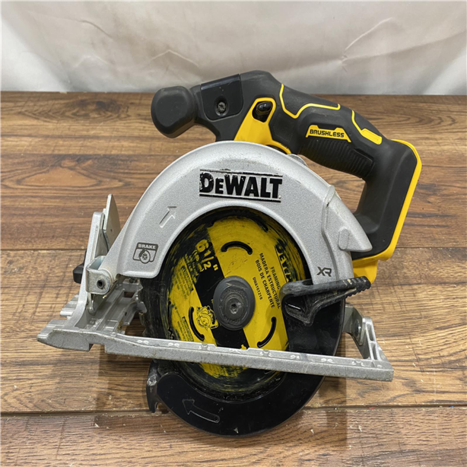 AS IS DeWALT DCS565B 20V Max Brushless 6.5   Cordless Circular Saw