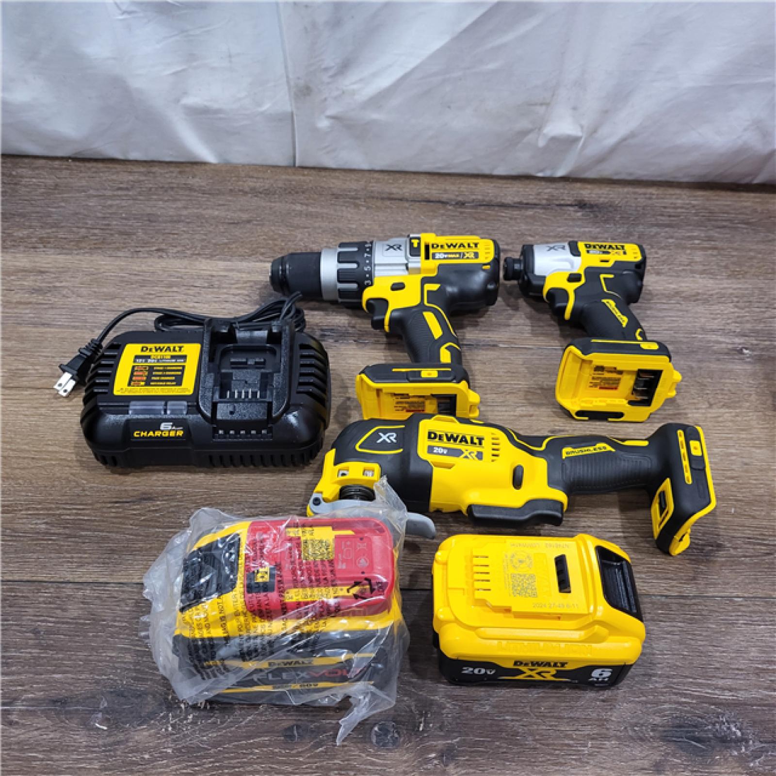 AS-IS DEWALT 20-Volt Lithium-Ion Cordless 3-Tool Combo Kit with FLEXVOLT 9 Ah and 20V 6 Ah Batteries and Charger