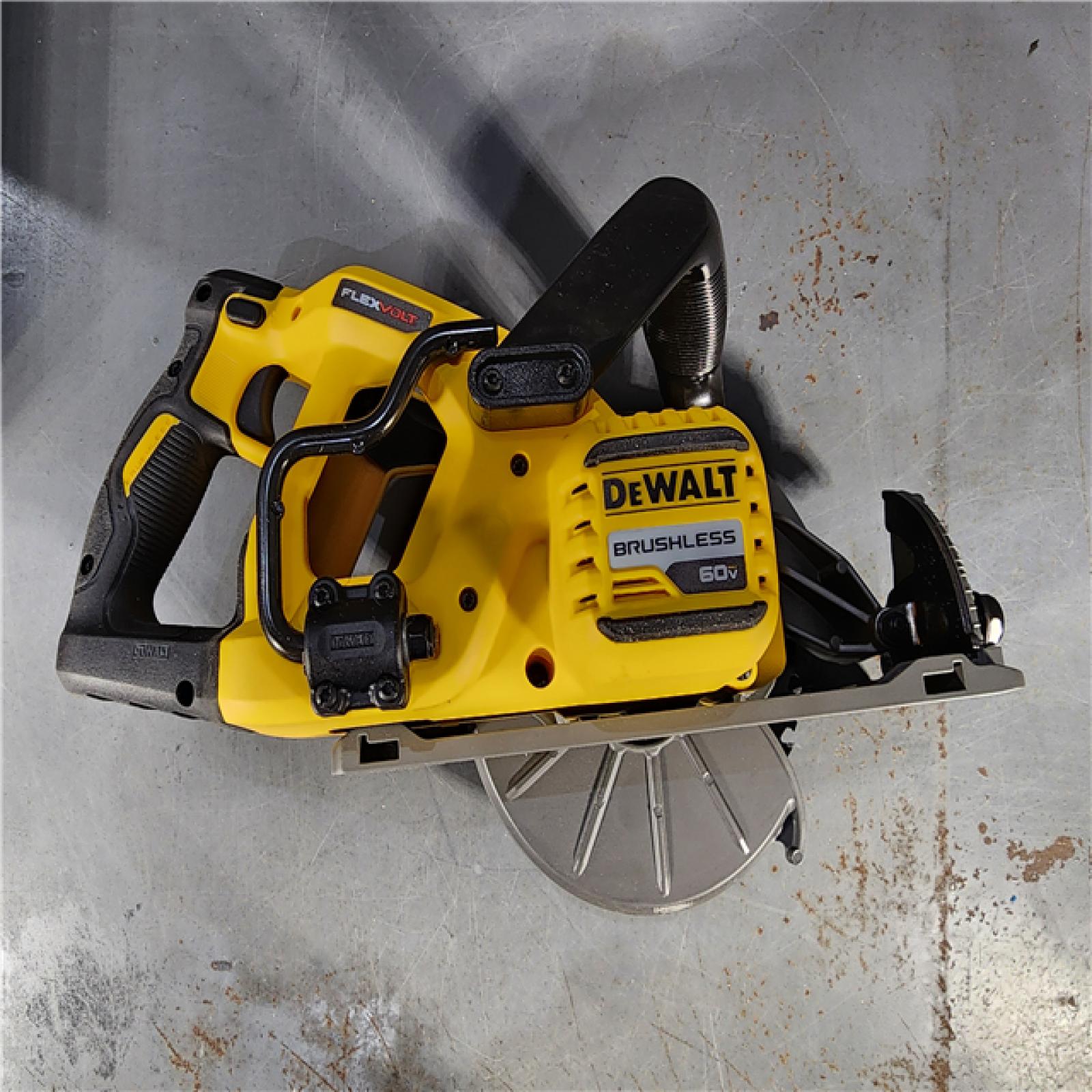 HOUSTON LOCATION - AS-IS DEWALT FLEXVOLT 60V MAX Cordless Brushless 7-1/4 in. Wormdrive Style Circular Saw (Tool Only)