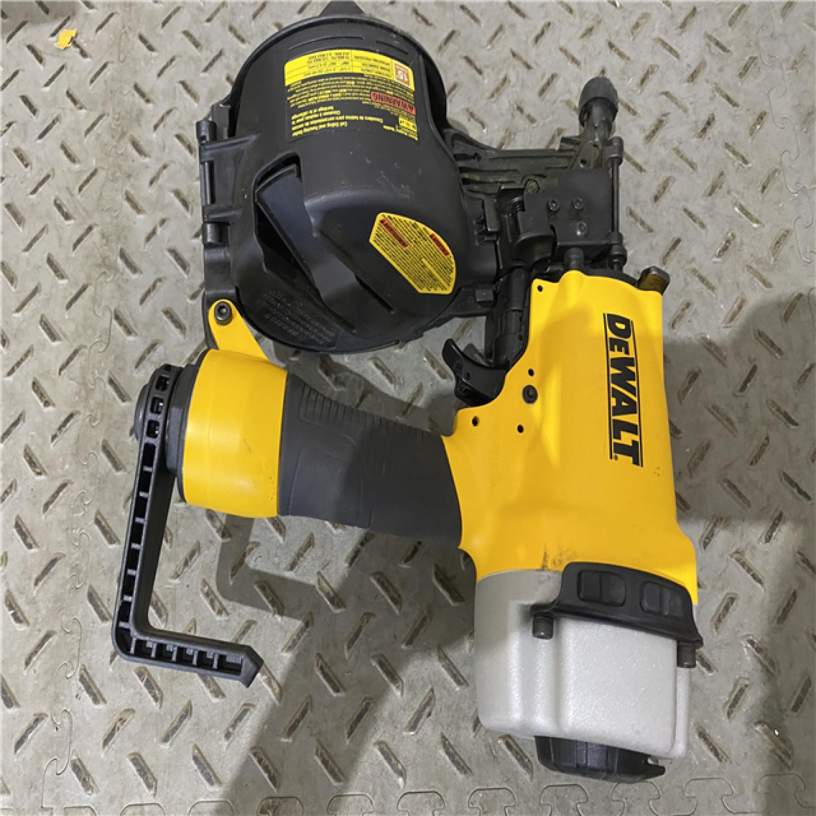 Houston location AS-IS DEWALT DW66C-1 2-1/2 Inch 15 Degree Coil Siding and Fencing Nailer