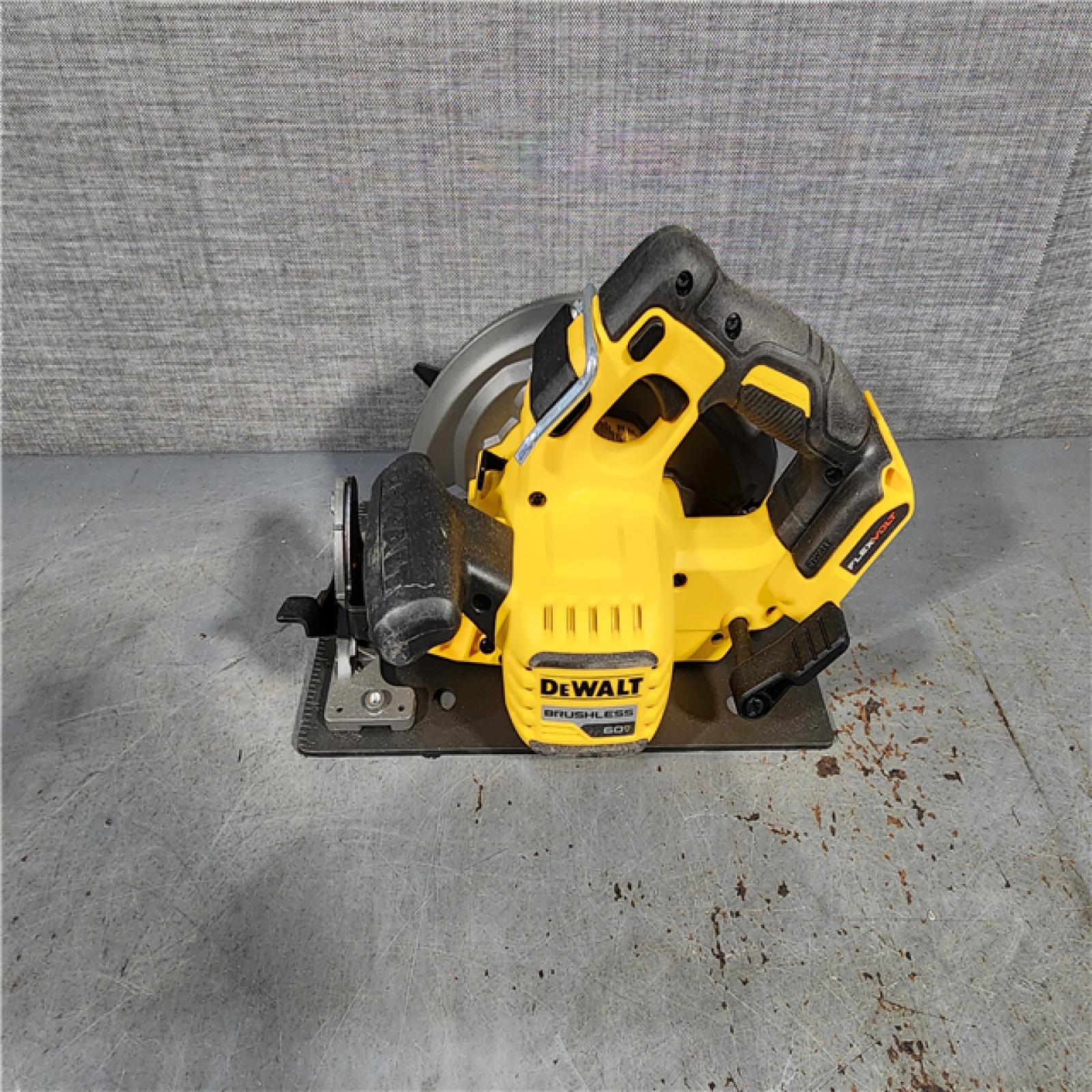 HOUSTON LOCATION - AS-IS DeWALT Flexvolt Max 7-1/4  60V Brushless Circular Saw DCS578B (Bare Tool)