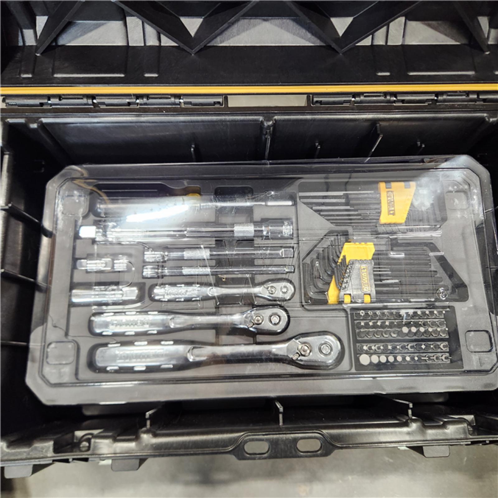 GOOD DEWALT Mechanics Tool Set 226 Piece with TOUGHSYSTEM 22 in