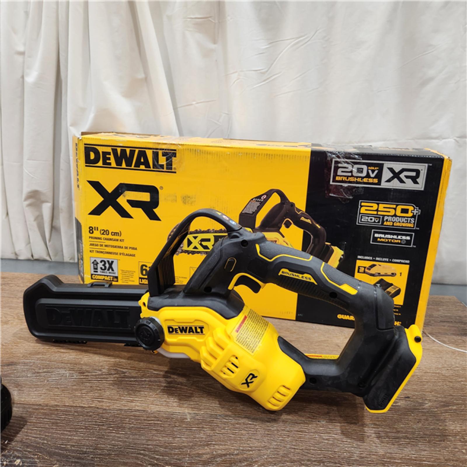 AS-IS Dewalt 20V Max 8  Pruning Chainsaw Brushless Cordless Kit